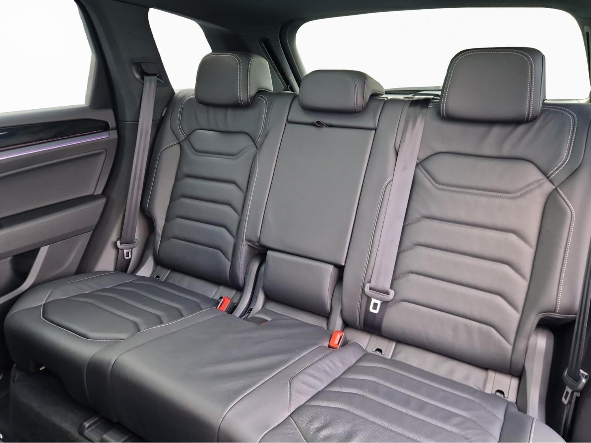 VW Touareg R-LINE (2024) - Photo 16
