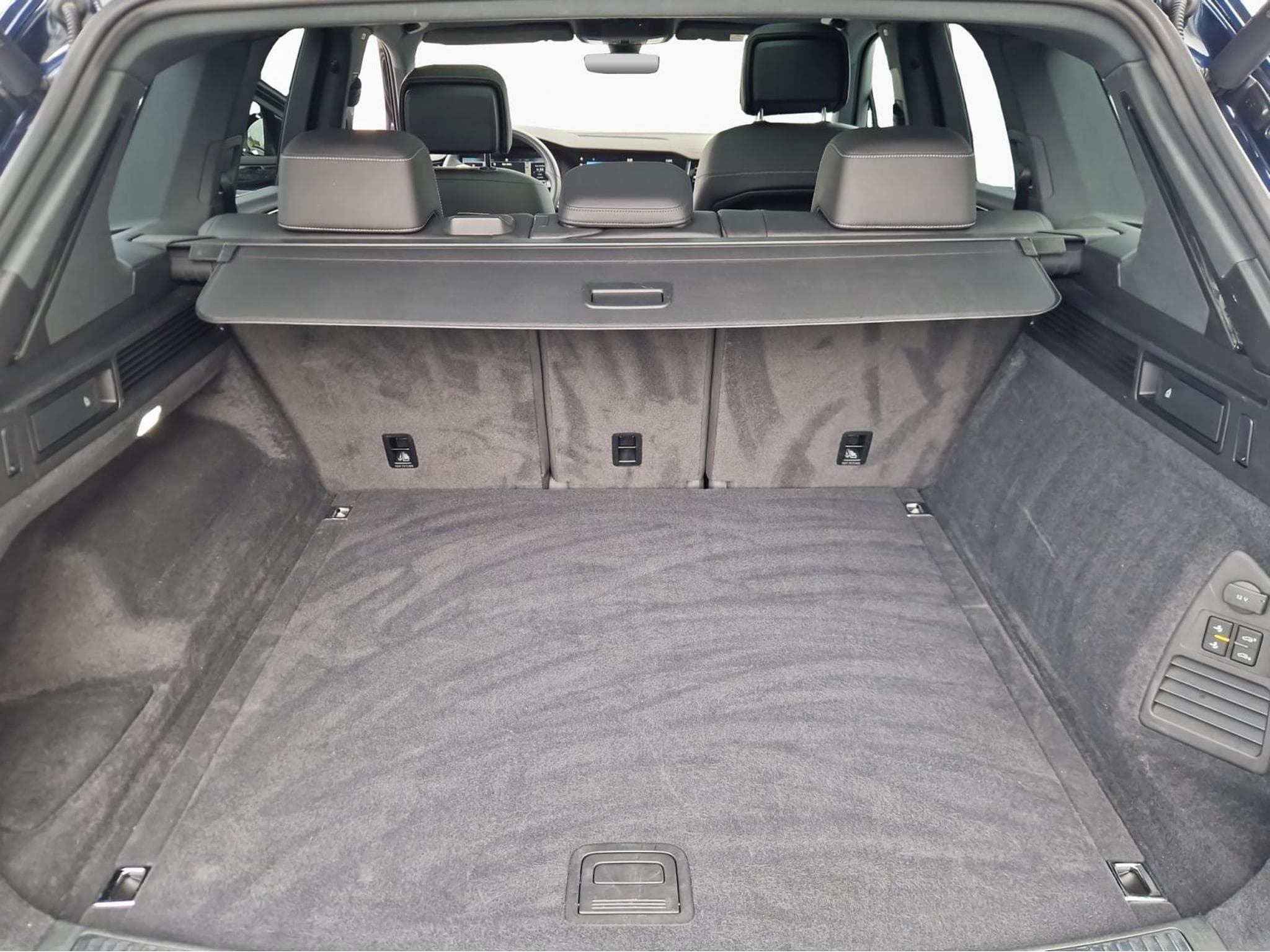 VW Touareg R-LINE (2024) - Photo 17