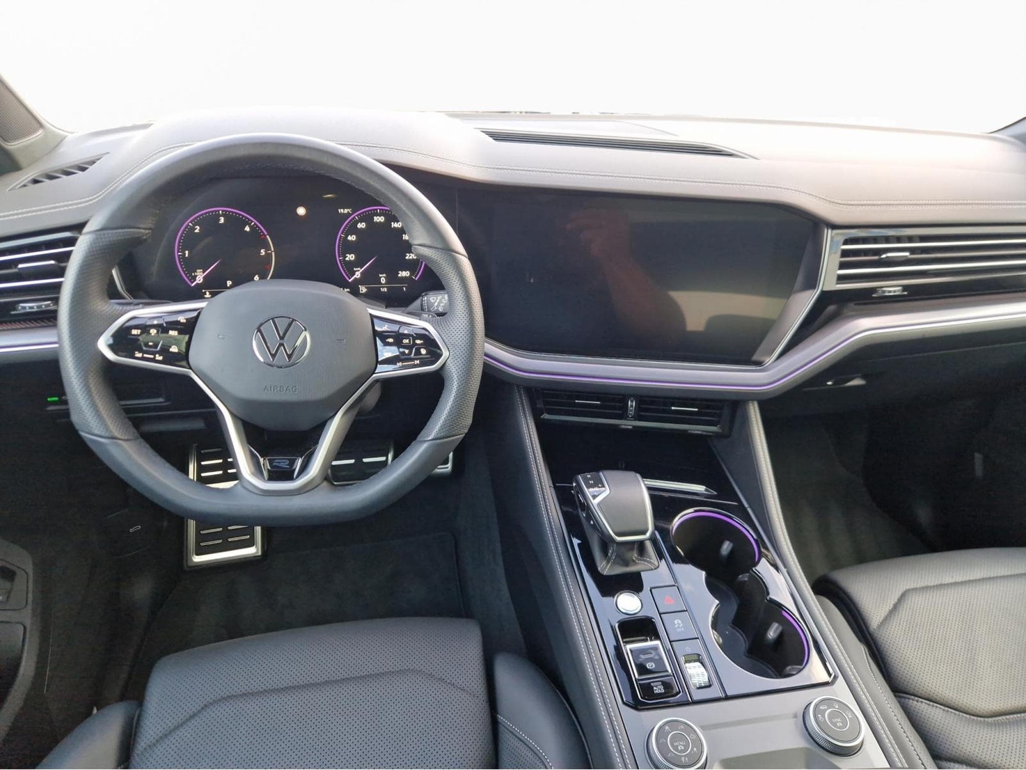 VW Touareg R-LINE (2024) - Photo 2