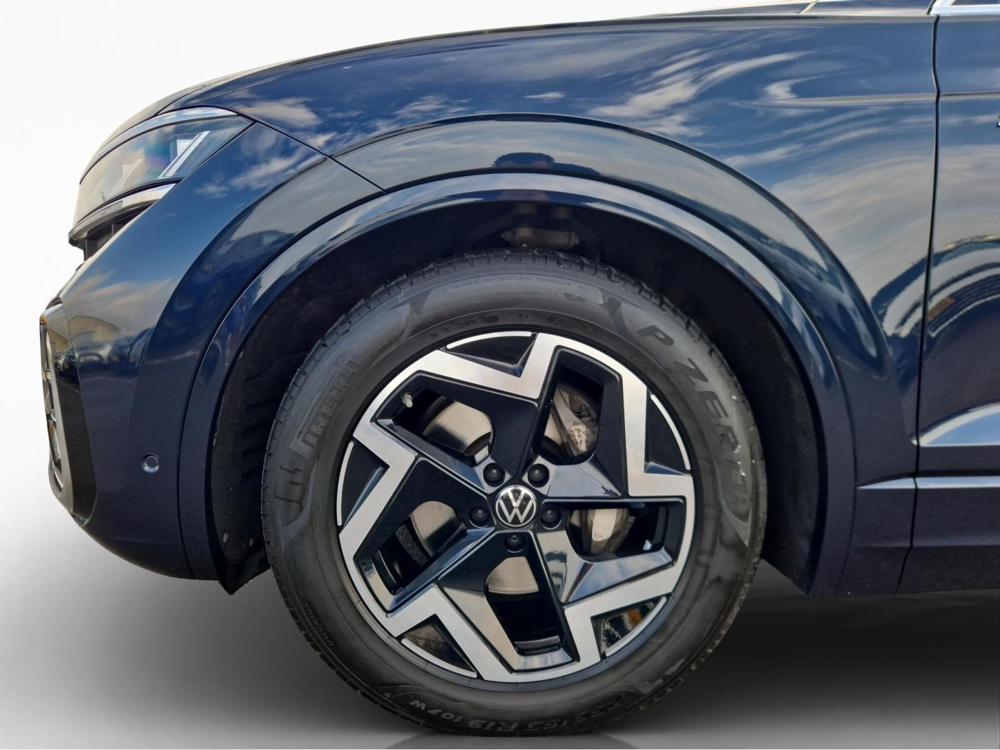 VW Touareg R-LINE (2024) - Photo 8