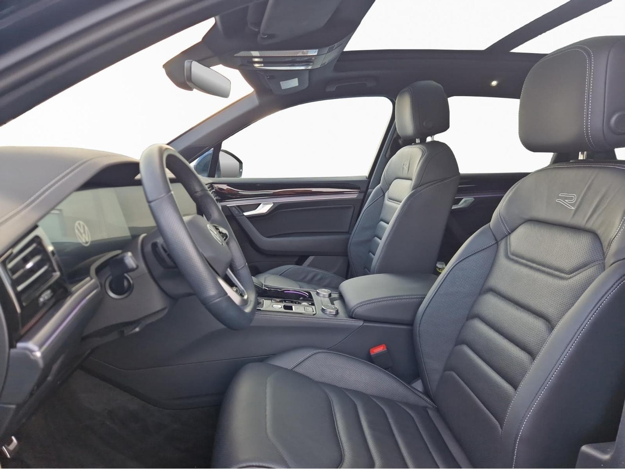 VW Touareg R-LINE (2024) - Photo 9
