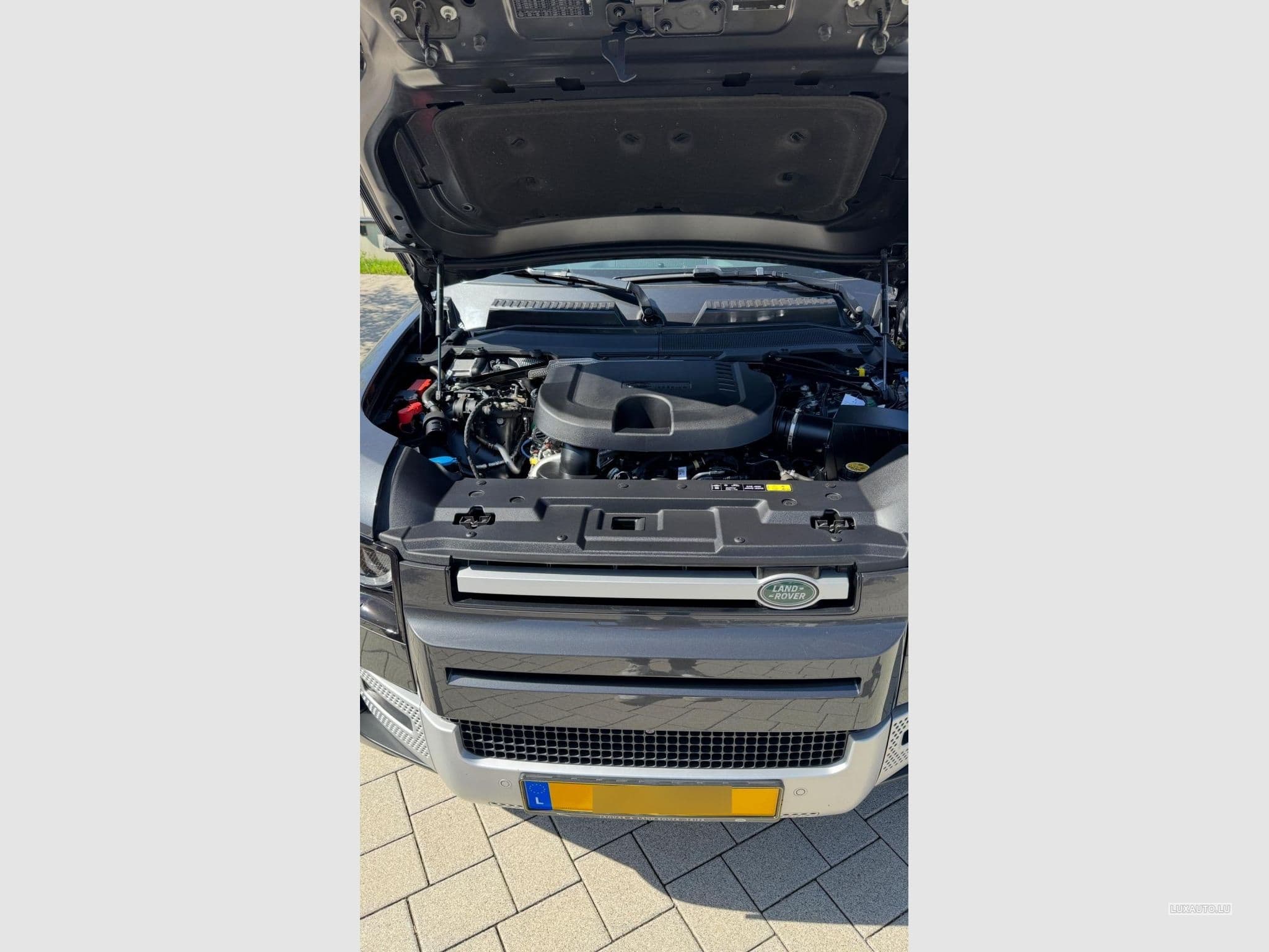 Land-Rover Defender SE (2022) - Photo 9