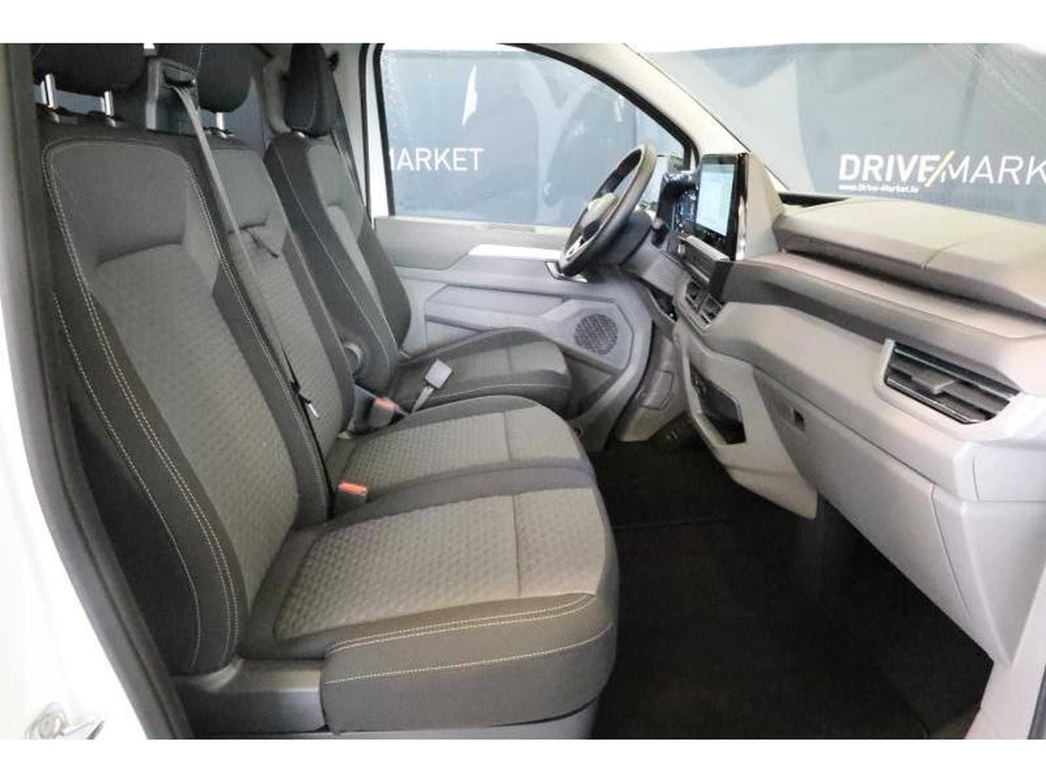 VW T7 Life AHK NAVI (2025) - Photo 13