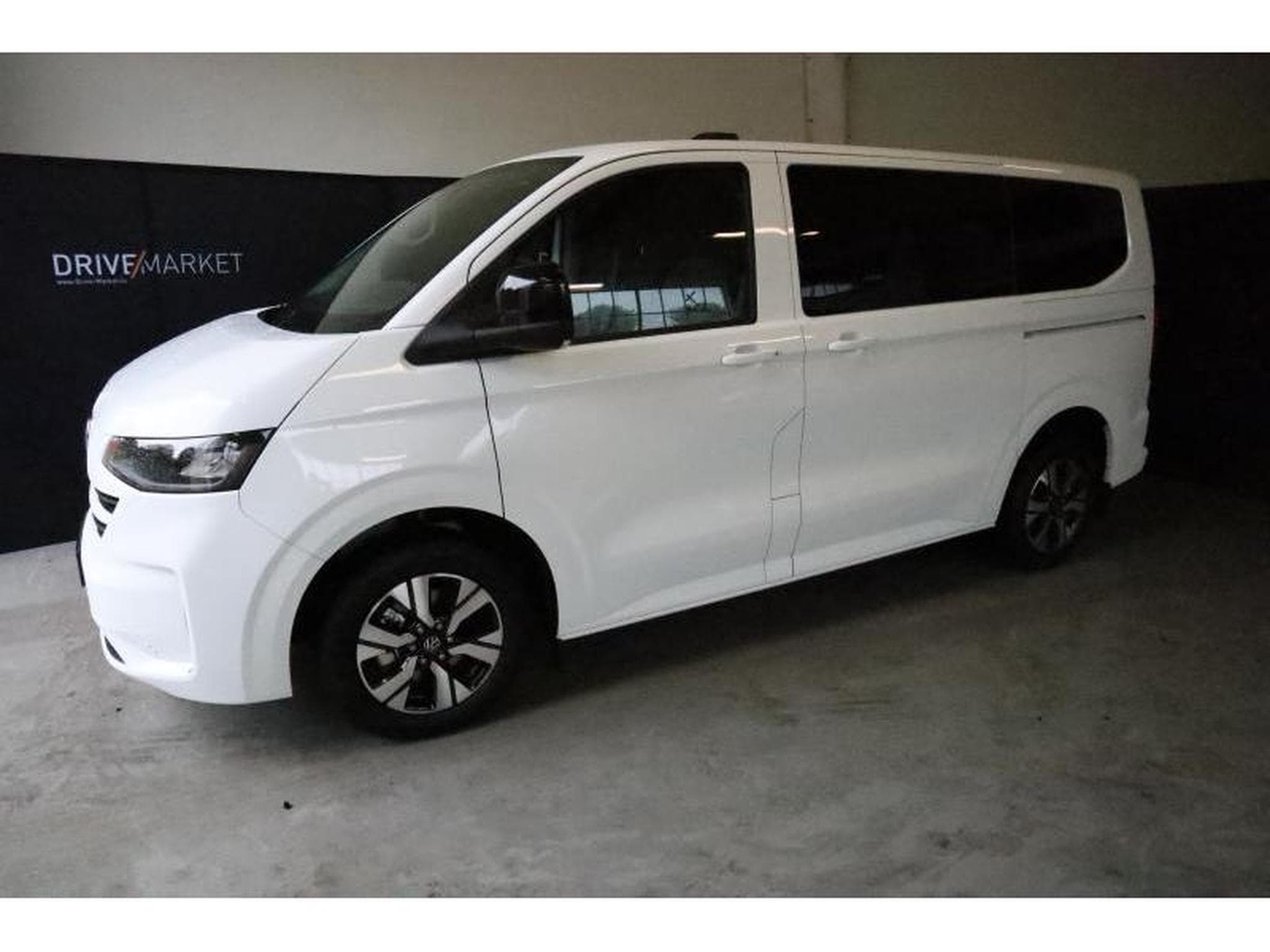 VW T7 Life AHK NAVI (2025) - Photo 18