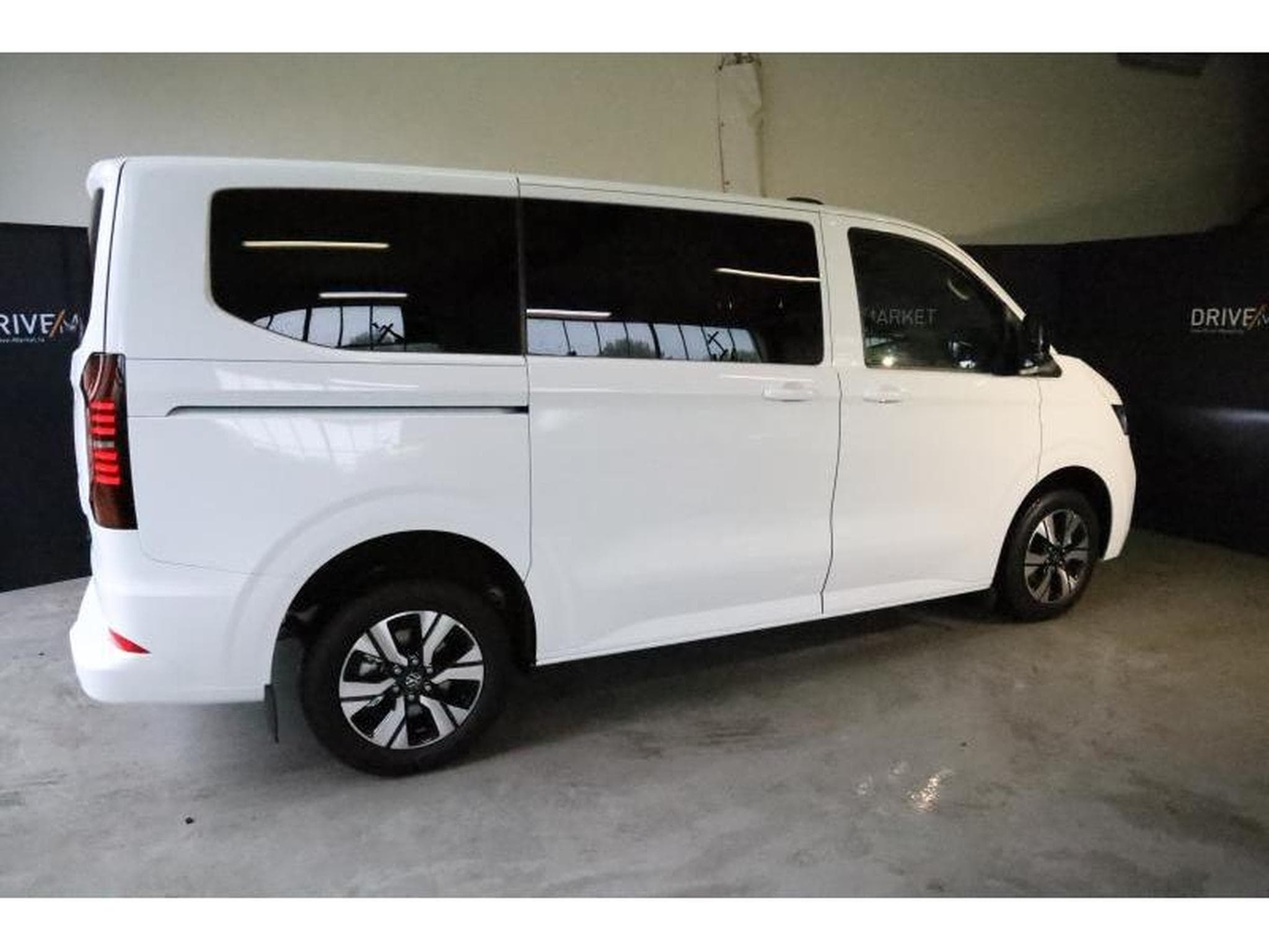 VW T7 Life AHK NAVI (2025) - Photo 3