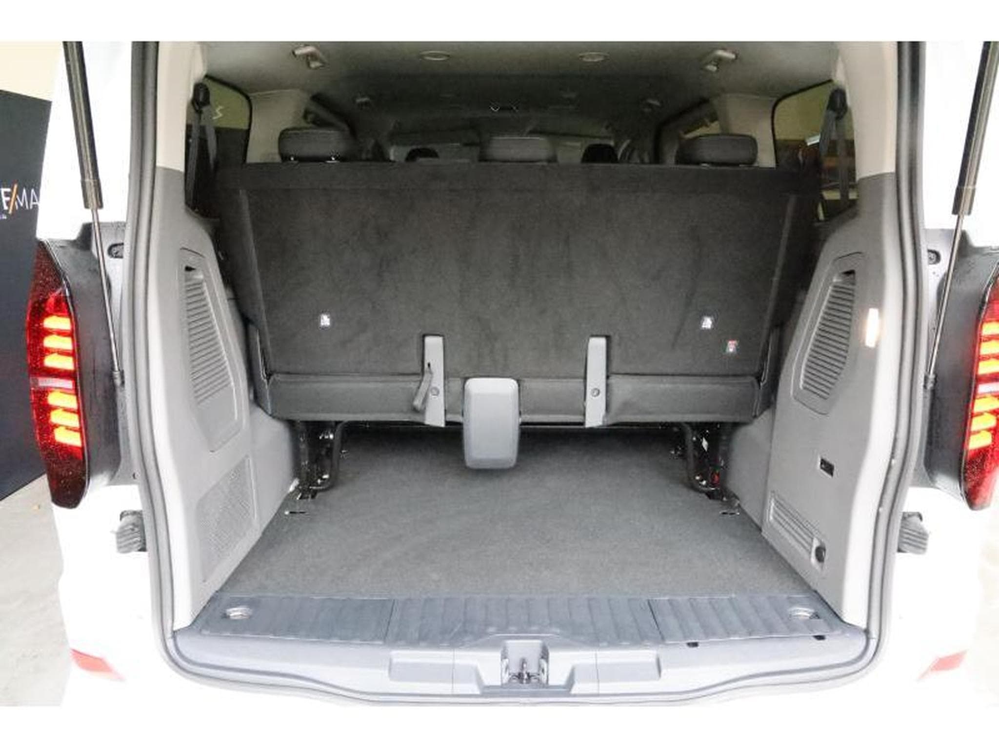 VW T7 Life AHK NAVI (2025) - Photo 6