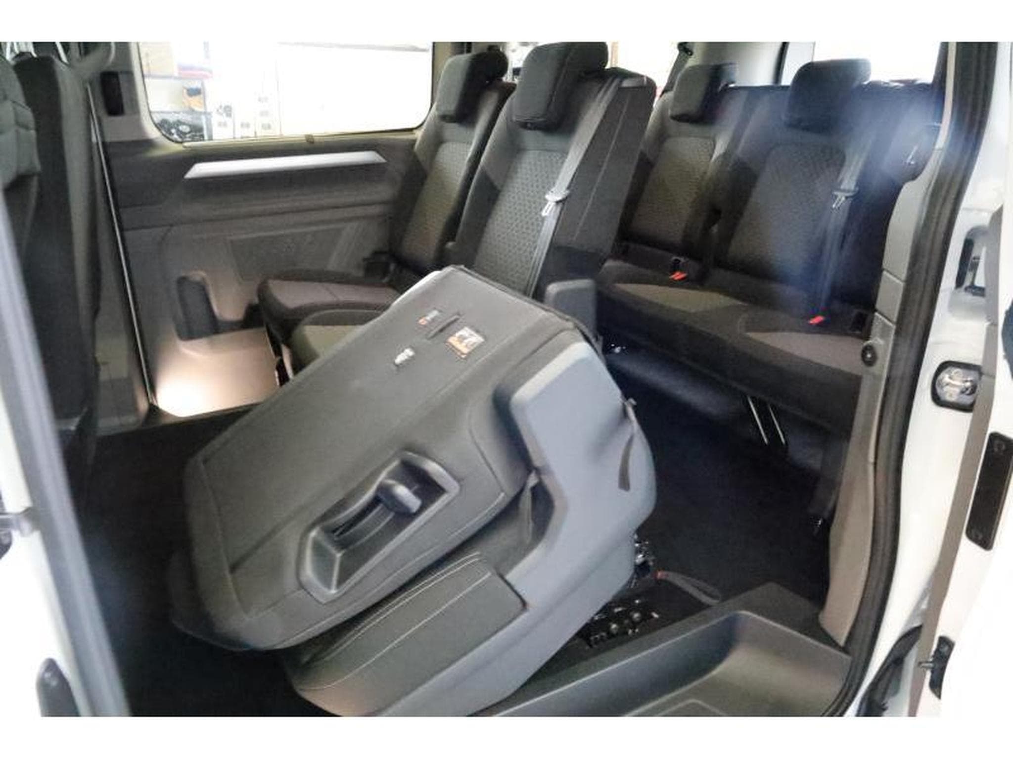 VW T7 Life AHK NAVI (2025) - Photo 9