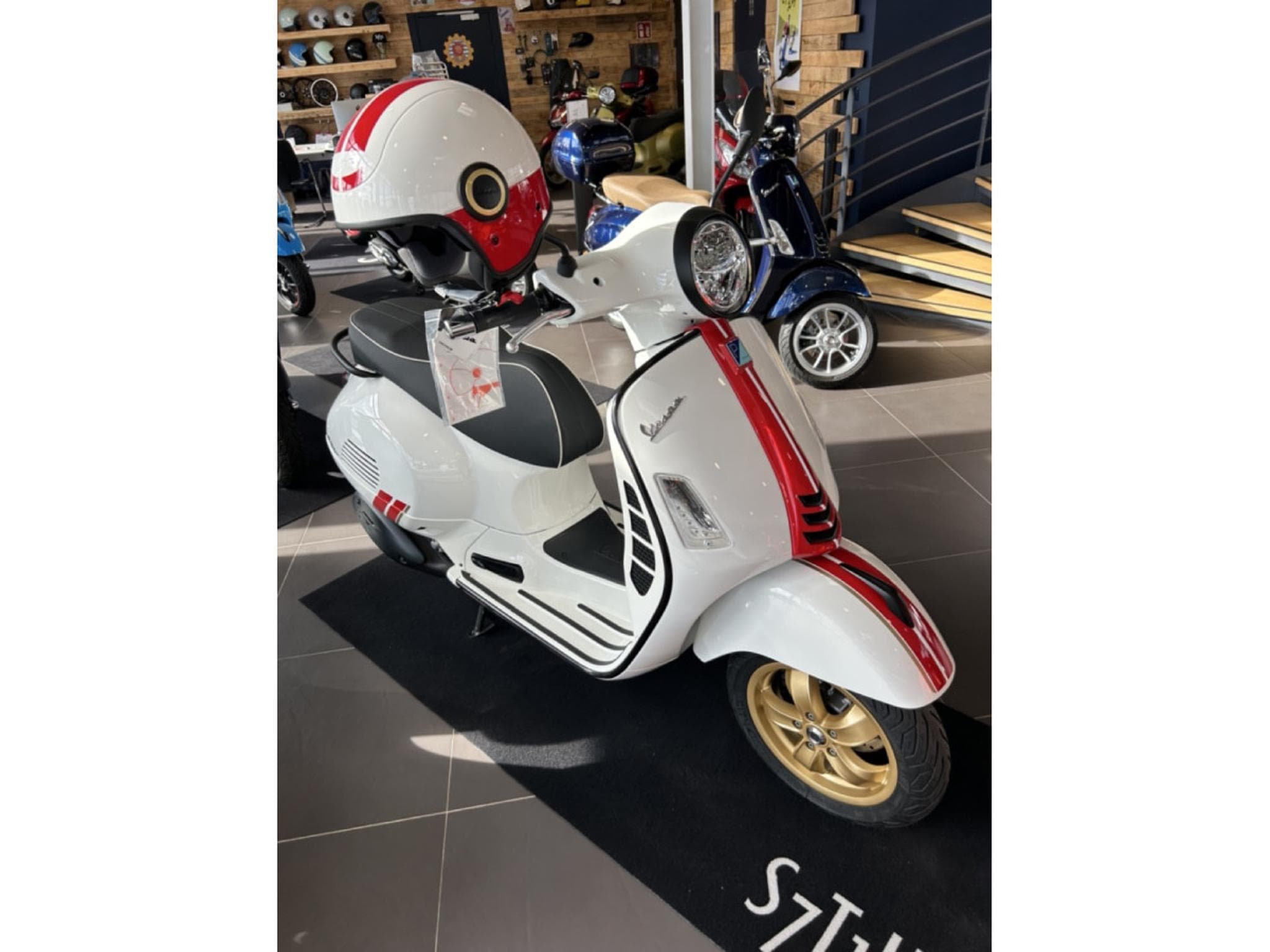 Vespa GTS Racing 60s (2022) - Photo 2