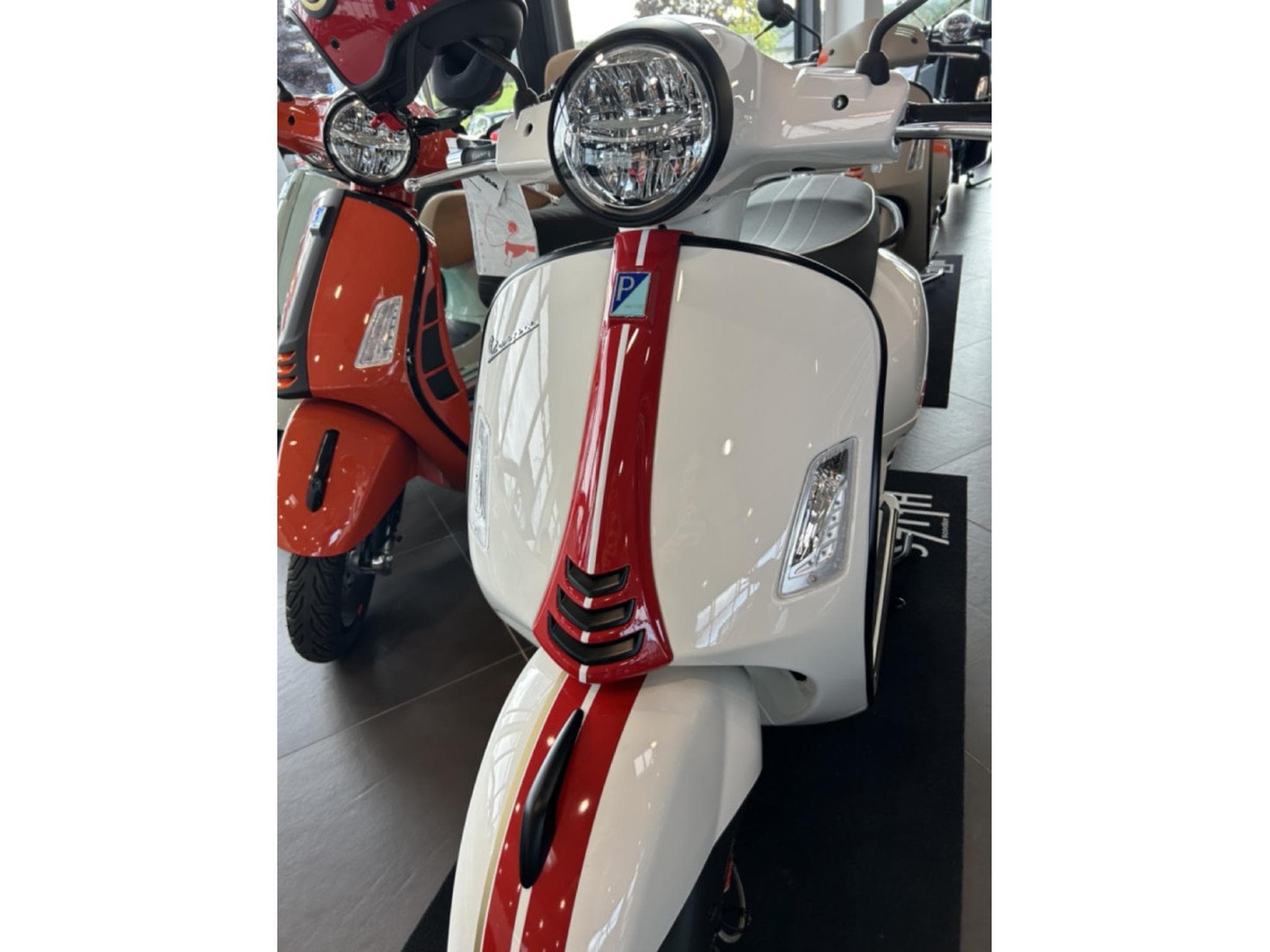 Vespa GTS Racing 60s (2022) - Photo 3