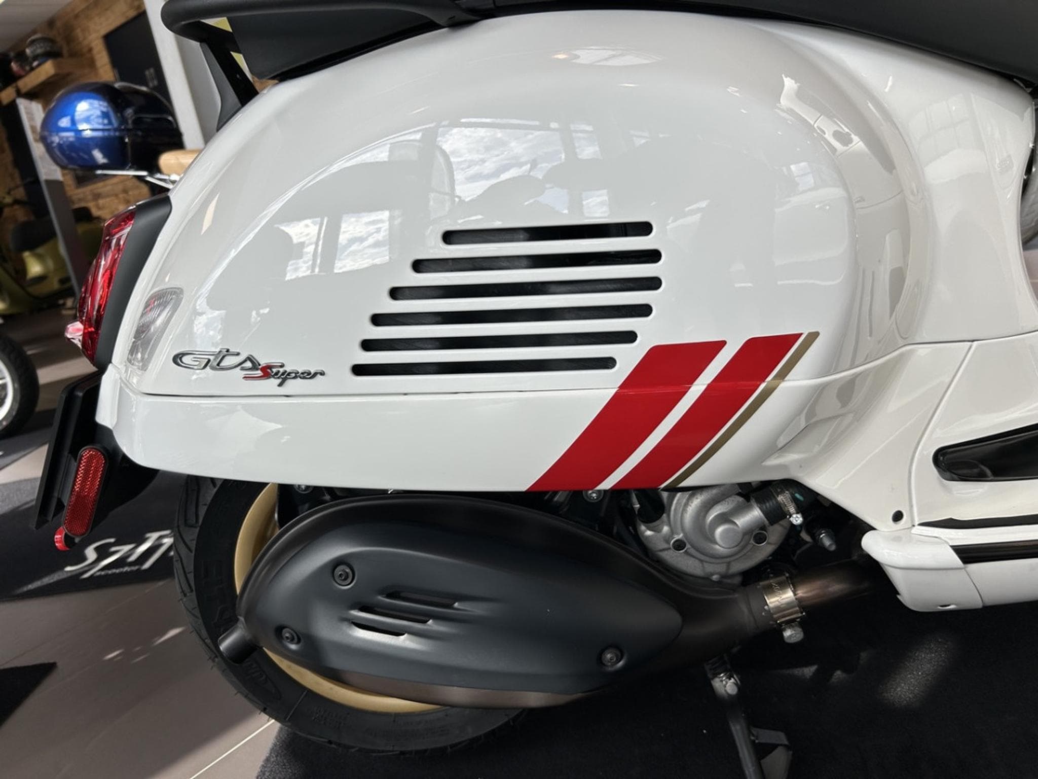 Vespa GTS Racing 60s (2022) - Photo 6