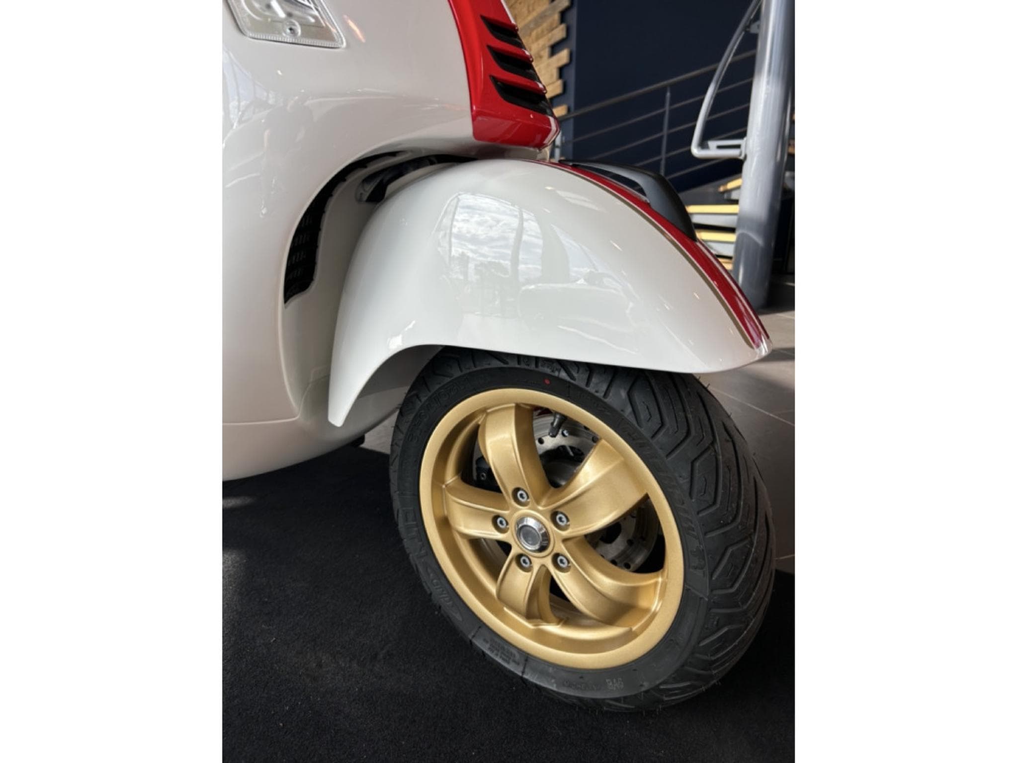 Vespa GTS Racing 60s (2022) - Photo 7