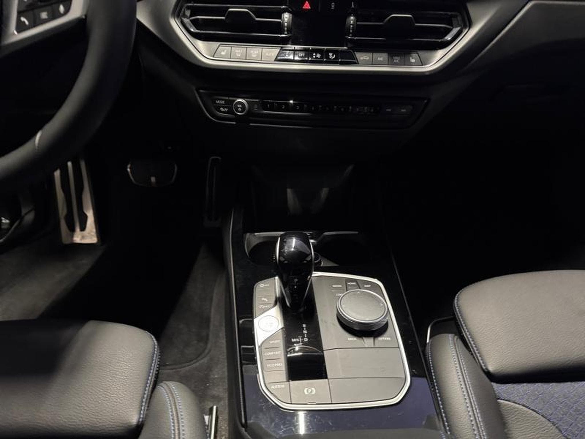 BMW 118 Hatch (2024) - Photo 9