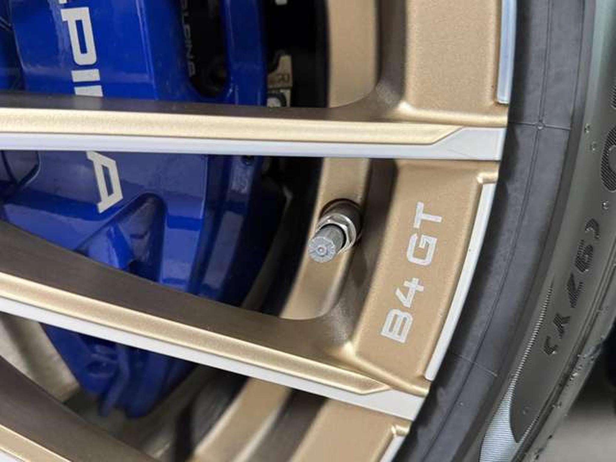 Alpina B4 GT Gran Coupé SWITCH-TRONIC Allrad HK HiFi (2025) - Photo 13