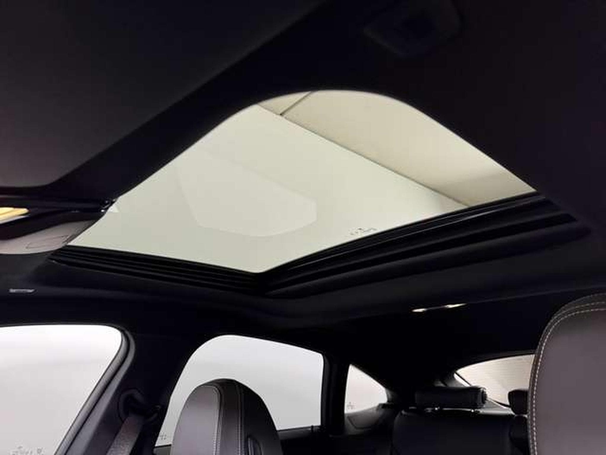 Alpina B4 GT Gran Coupé SWITCH-TRONIC Allrad HK HiFi (2025) - Photo 9