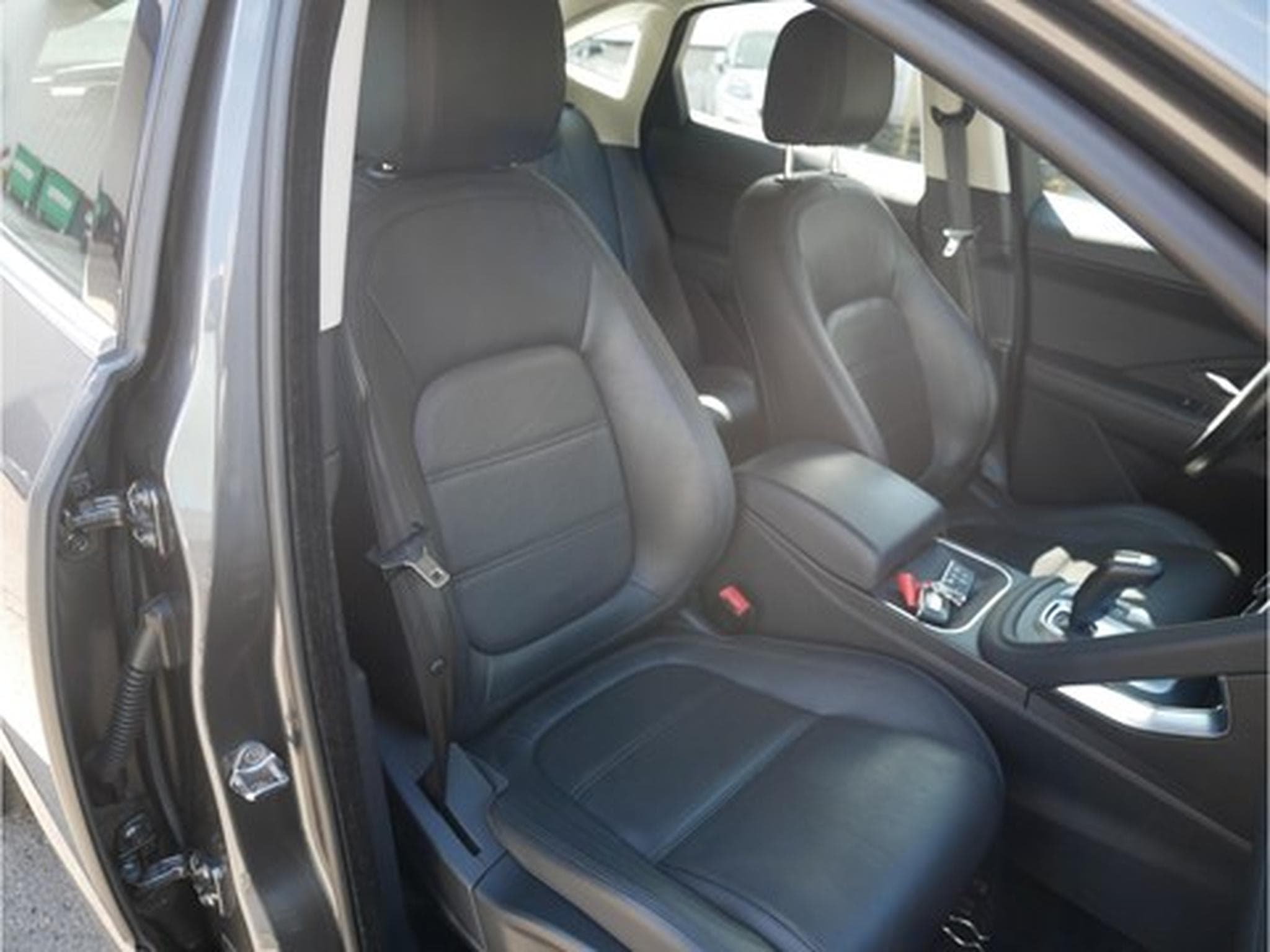Jaguar E-Pace 2.0d 4x4 150cv/110kw automat. (2018) - Photo 4