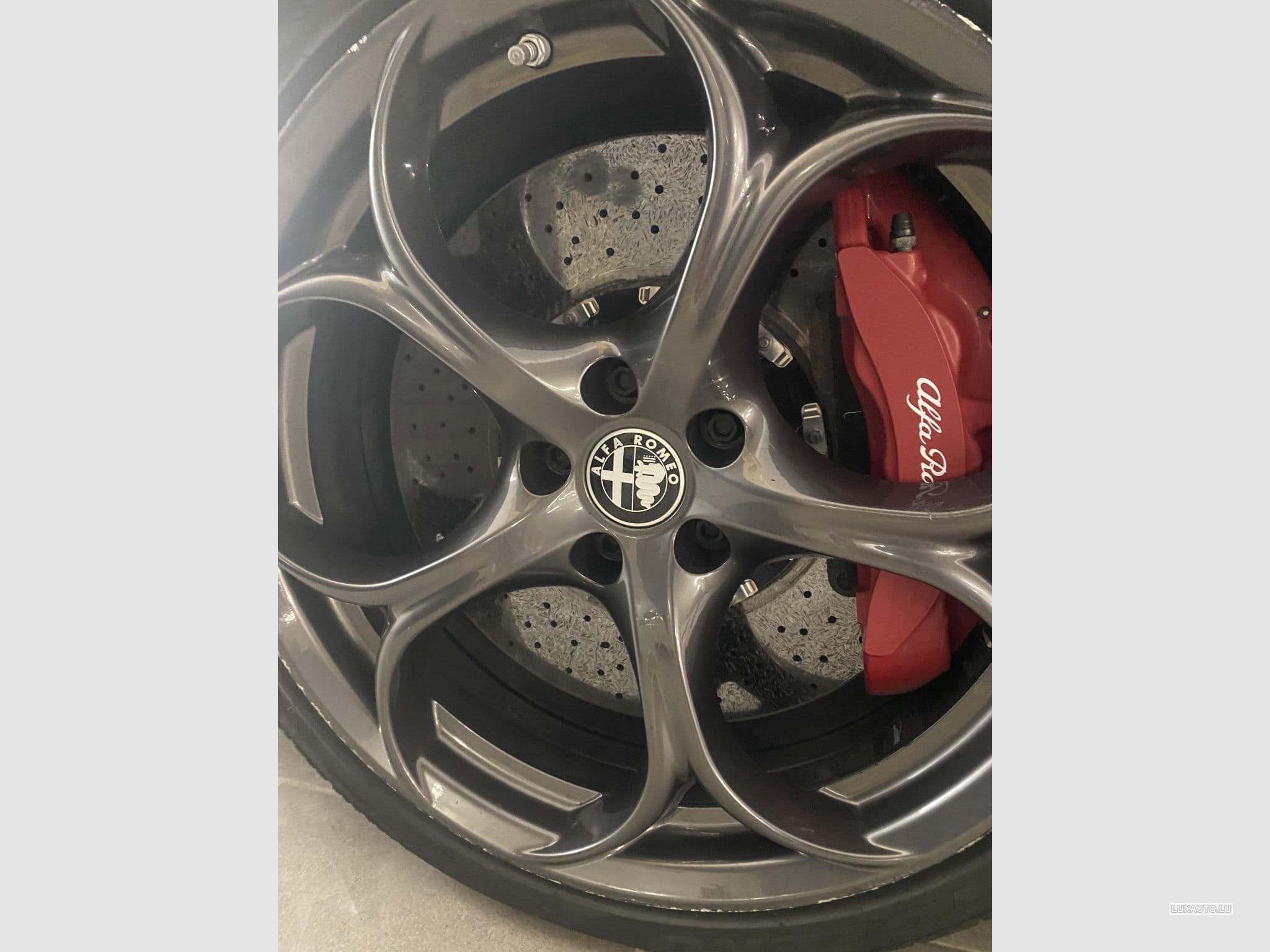 Alfa-Romeo Giulia 2.9 bi turbo 510cv Quadrifoglio (2018) - Photo 10