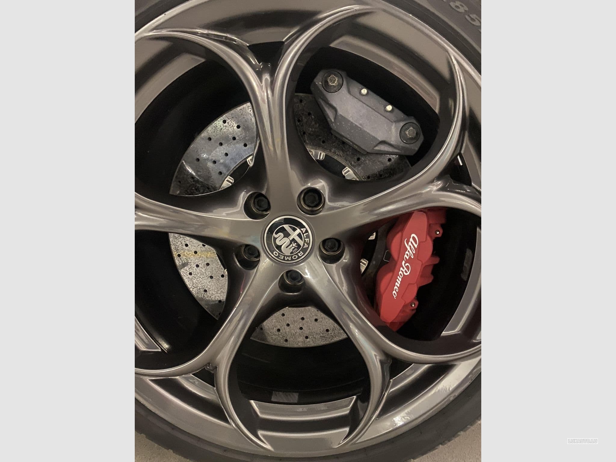 Alfa-Romeo Giulia 2.9 bi turbo 510cv Quadrifoglio (2018) - Photo 8