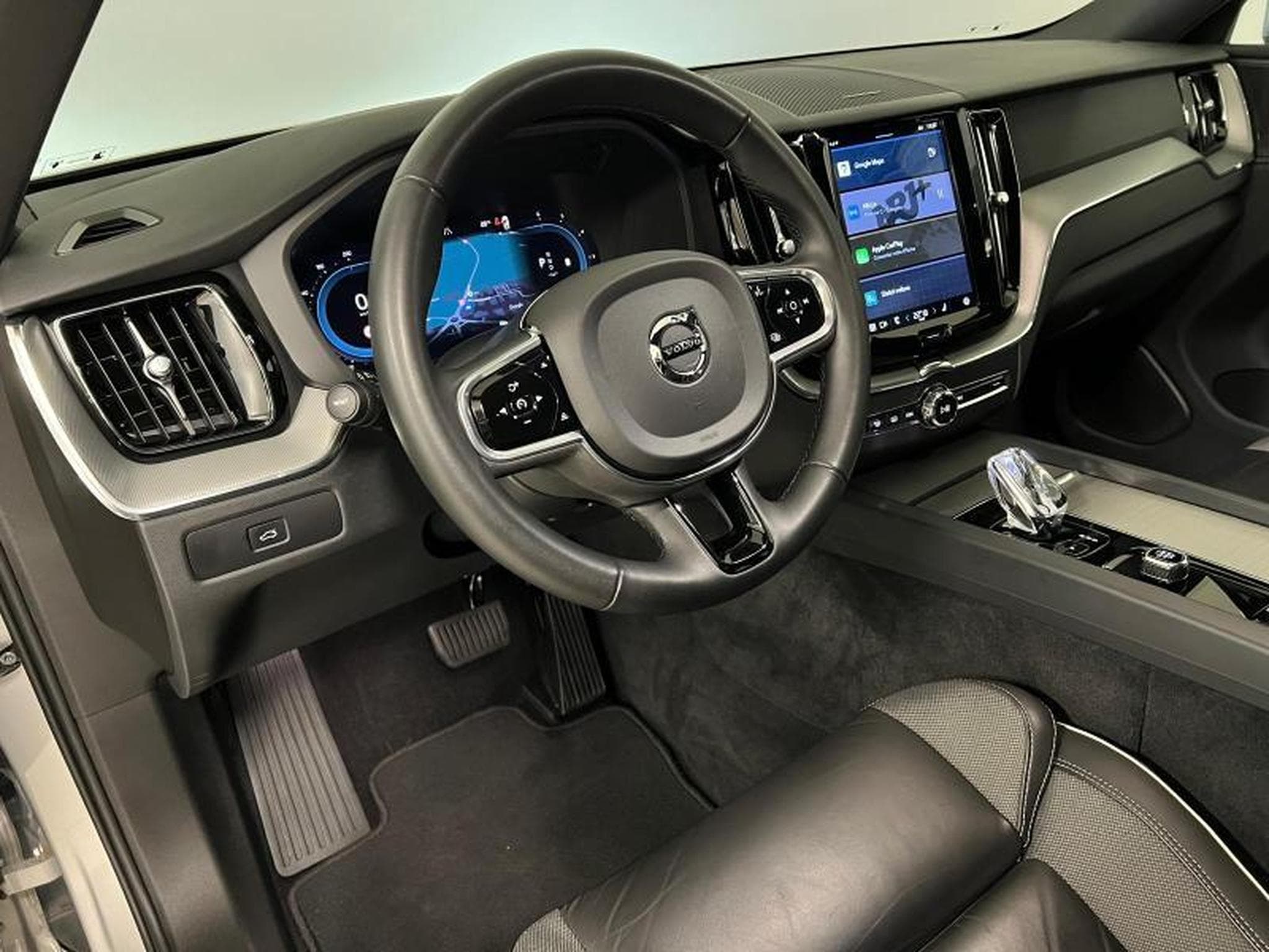 Volvo XC60 Plus Dark (2022) - Photo 4