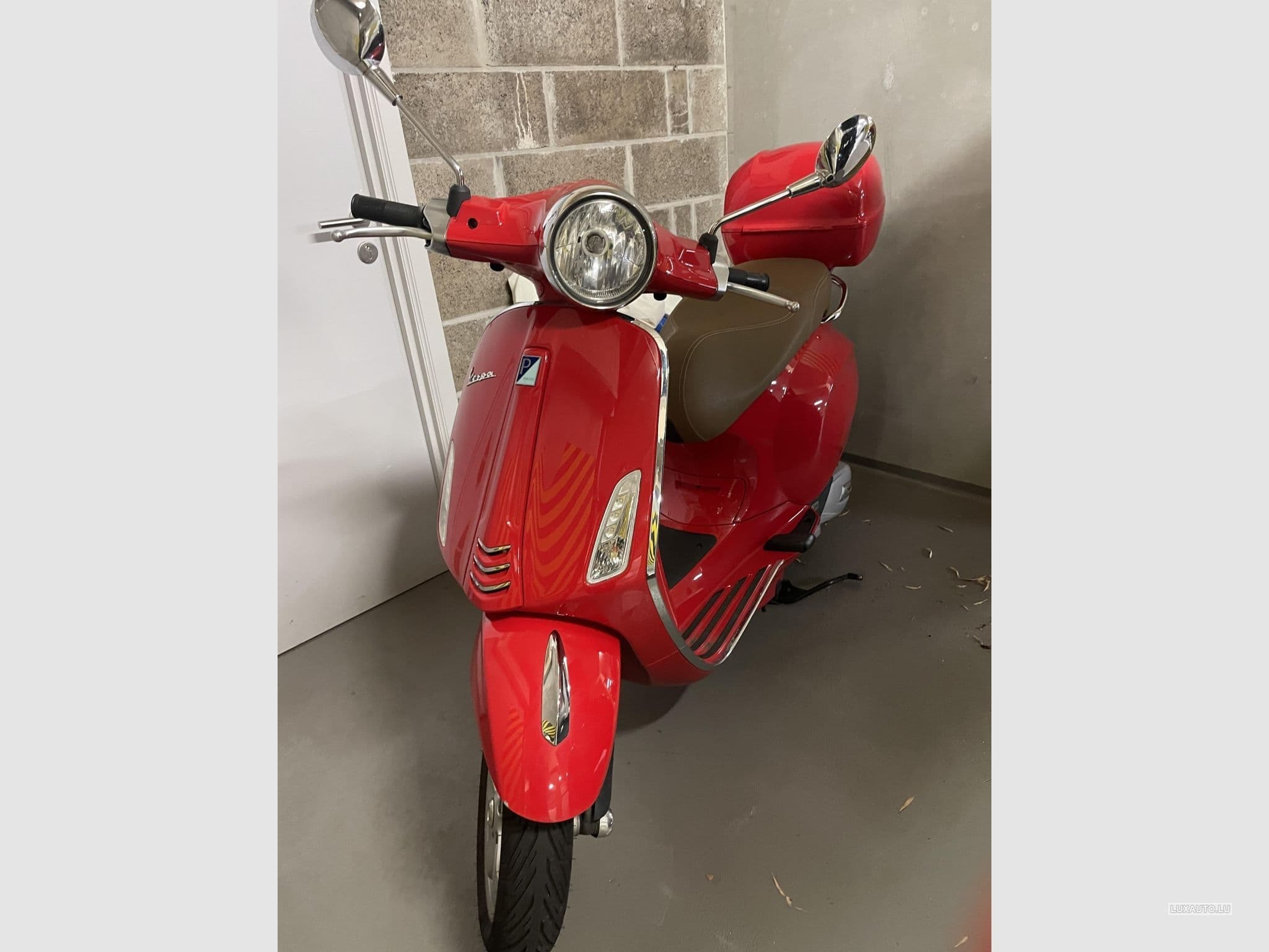Piaggio Vespa Back storage box; winter blanket. Red (2017) - Photo 1