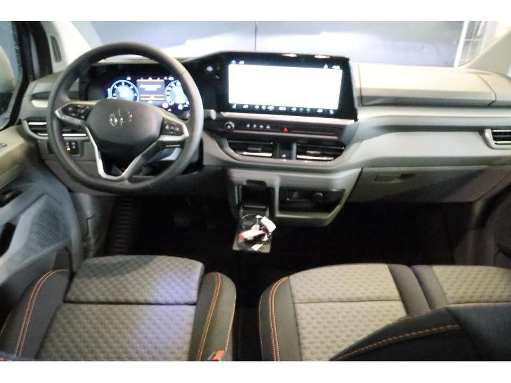 VW T7 Life AHK PanAmerica (2025) - Photo 2