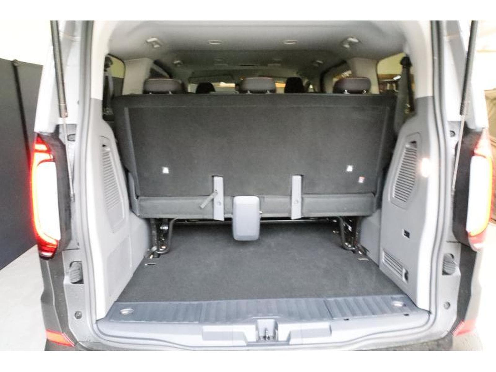 VW T7 Life AHK PanAmerica (2025) - Photo 6