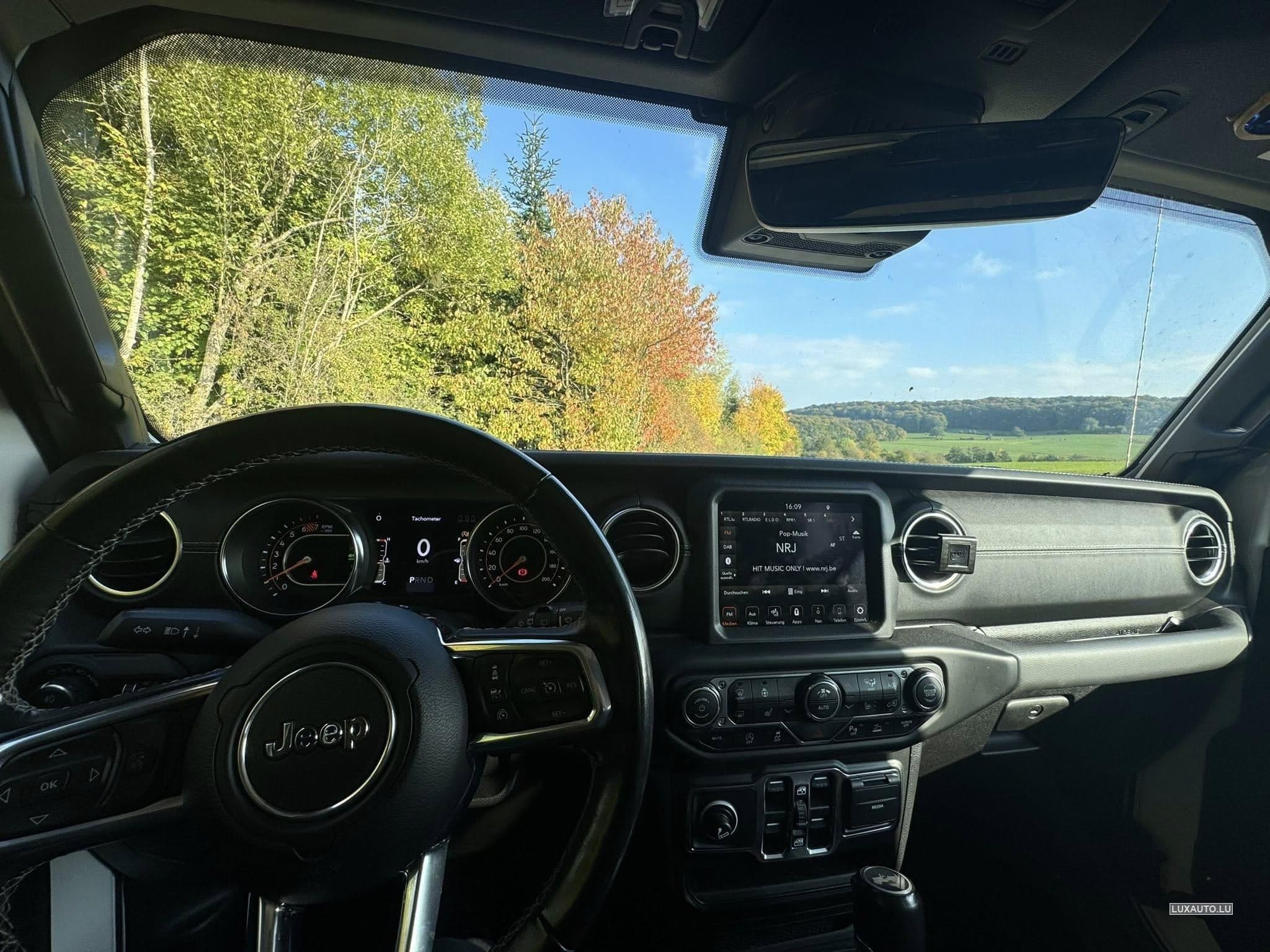 Jeep Wrangler Sahara Unlimited (2021) - Photo 2