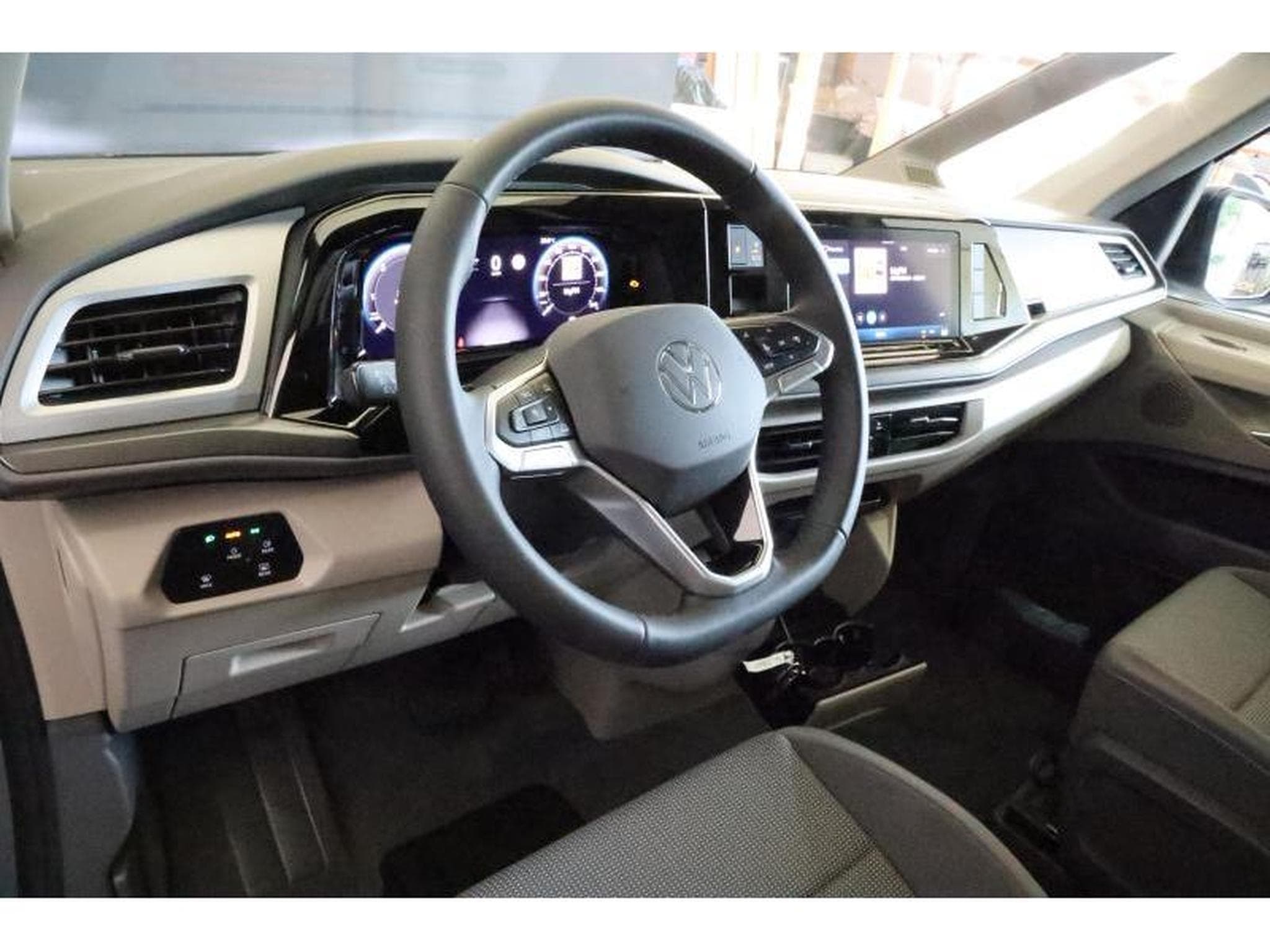 VW California Coast (2025) - Photo 17