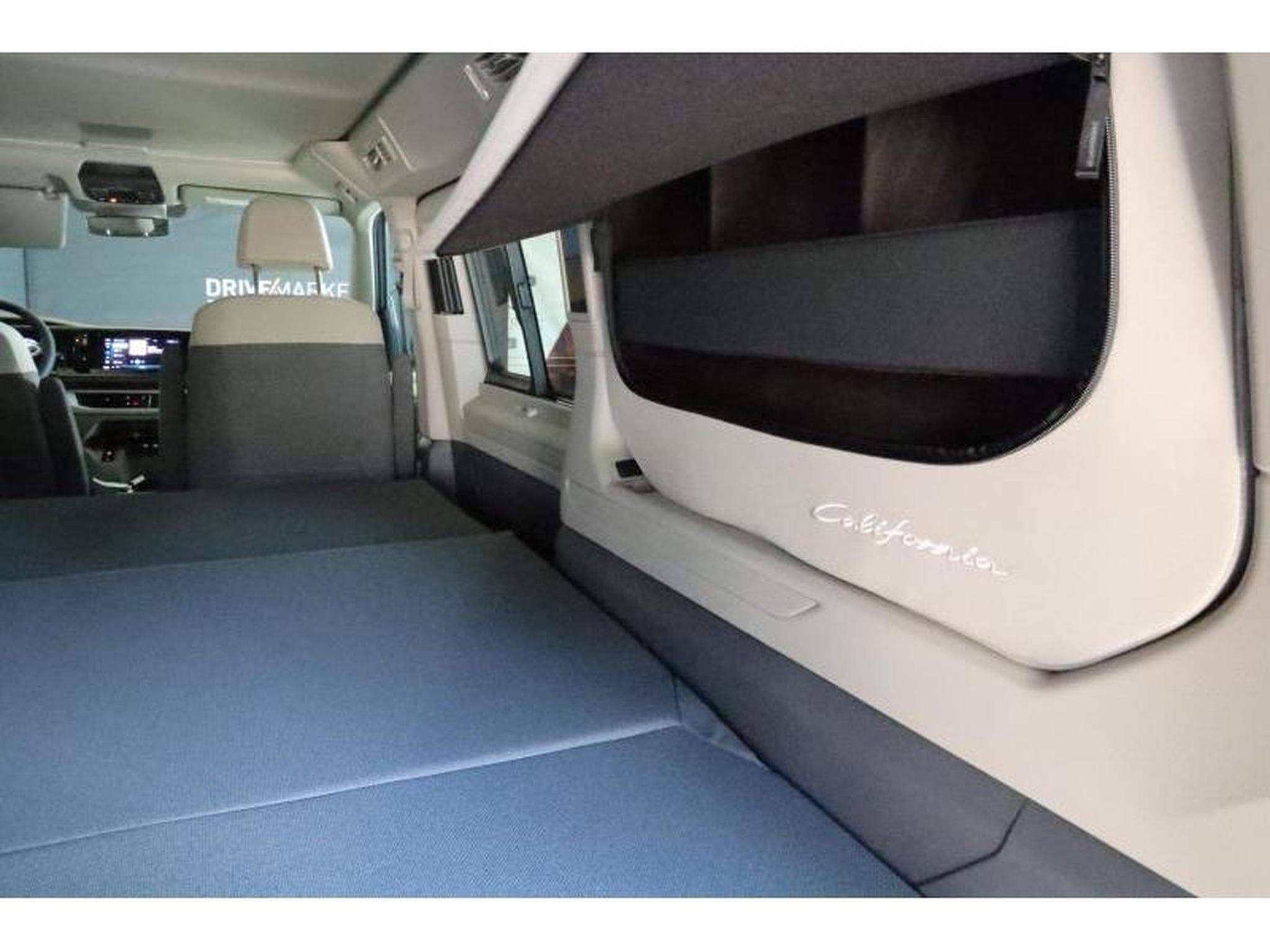 VW California Coast (2025) - Photo 23