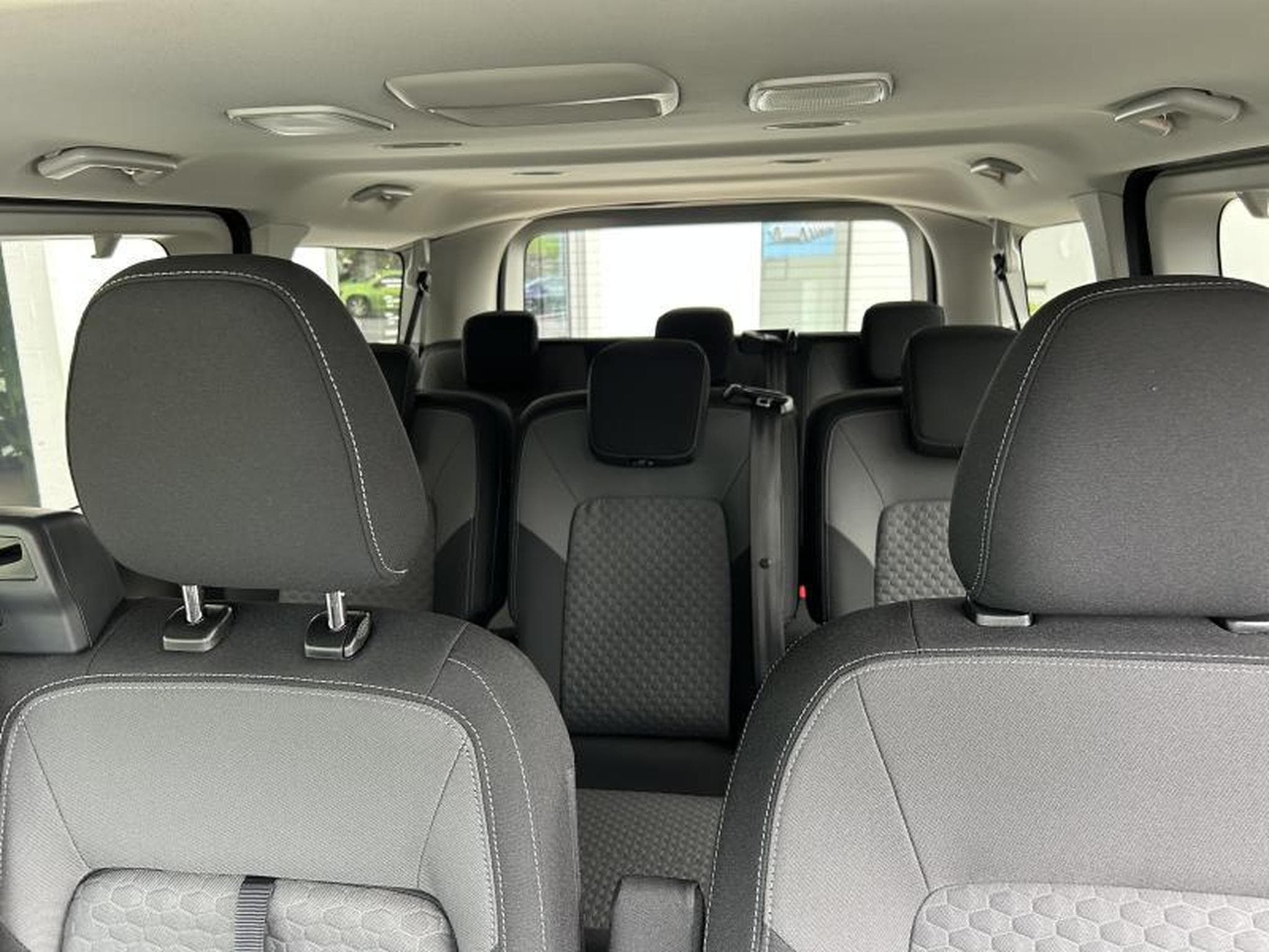VW Caravelle Life (2025) - Photo 10
