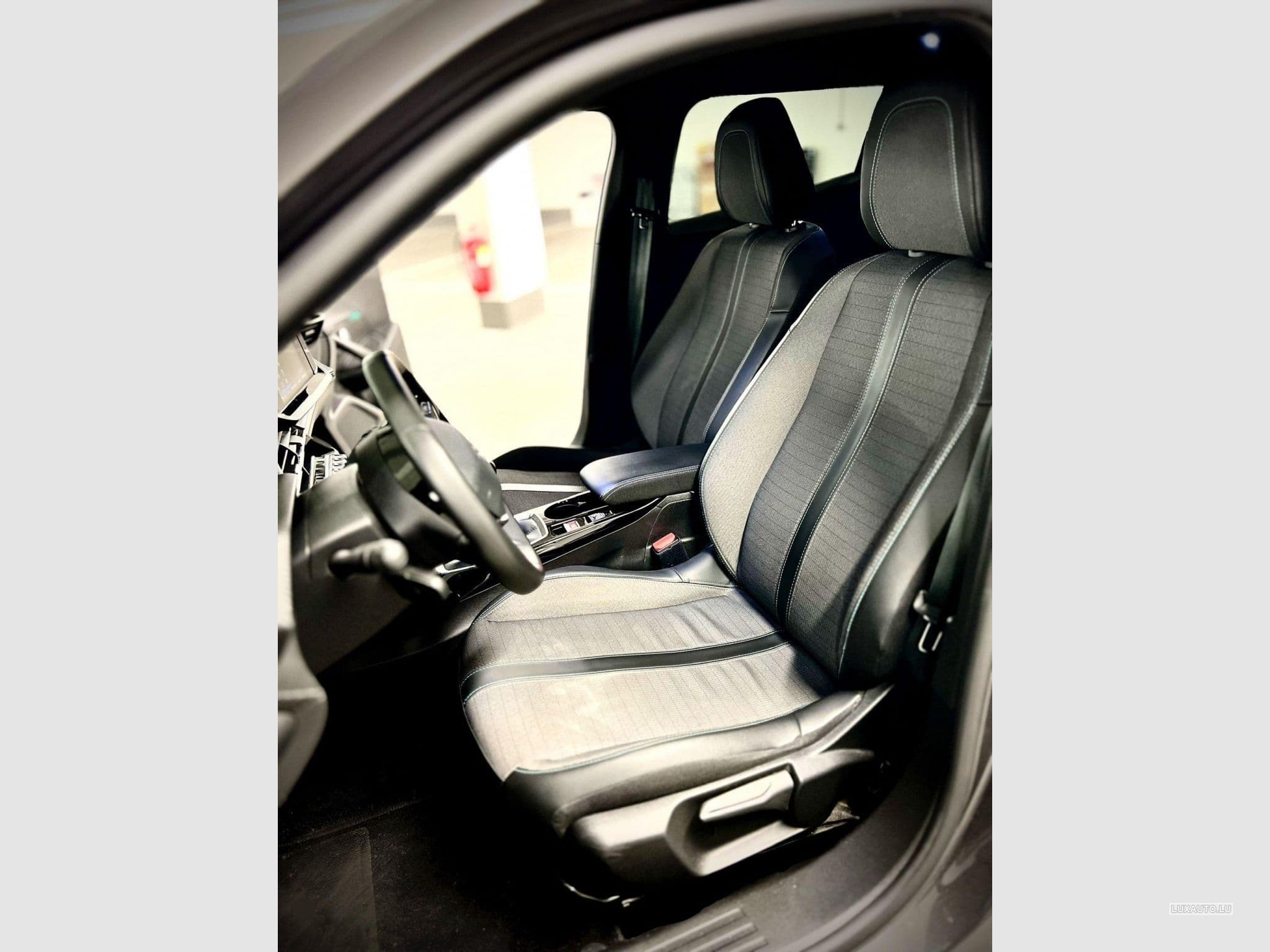 Peugeot 2008 Allure (2023) - Photo 14