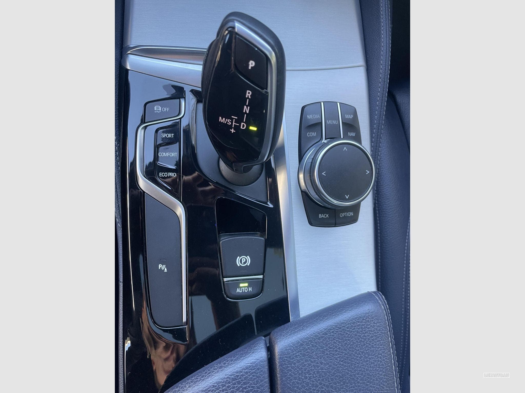 BMW 525 LUXURY-LINE (2017) - Photo 8