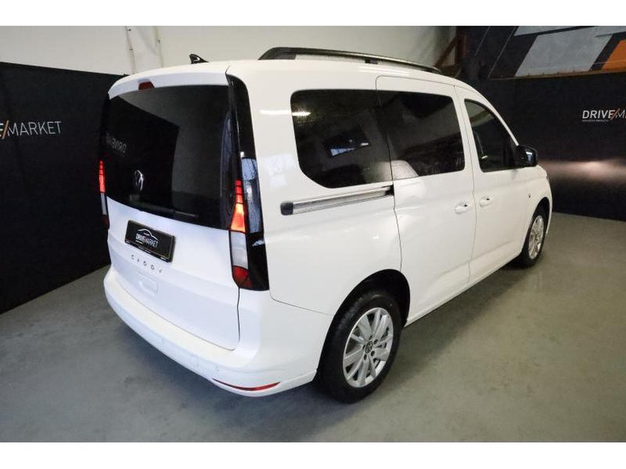 VW Caddy Life (2025) - Photo 15