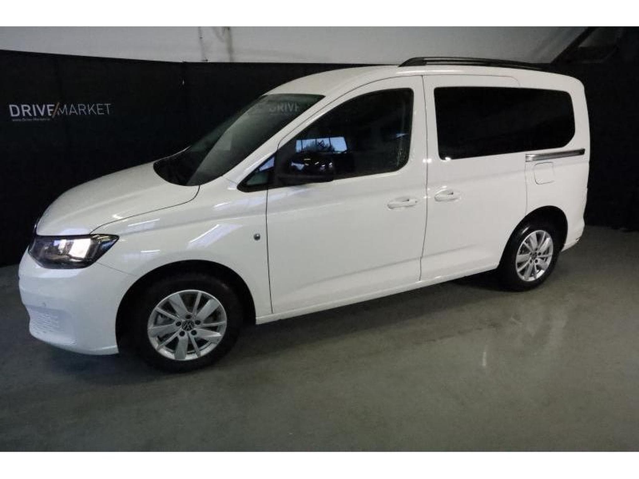 VW Caddy Life (2025) - Photo 19