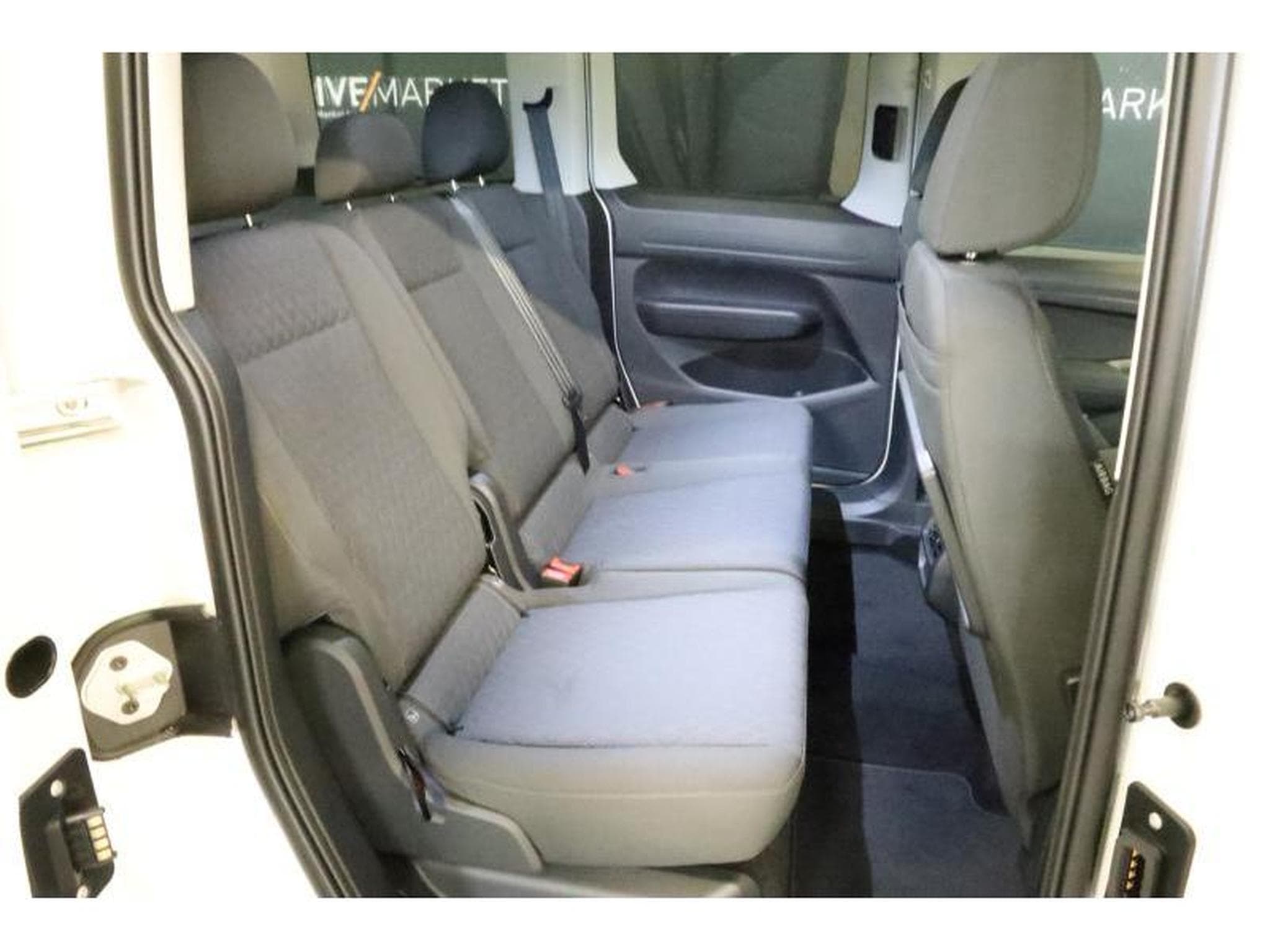 VW Caddy Life (2025) - Photo 9