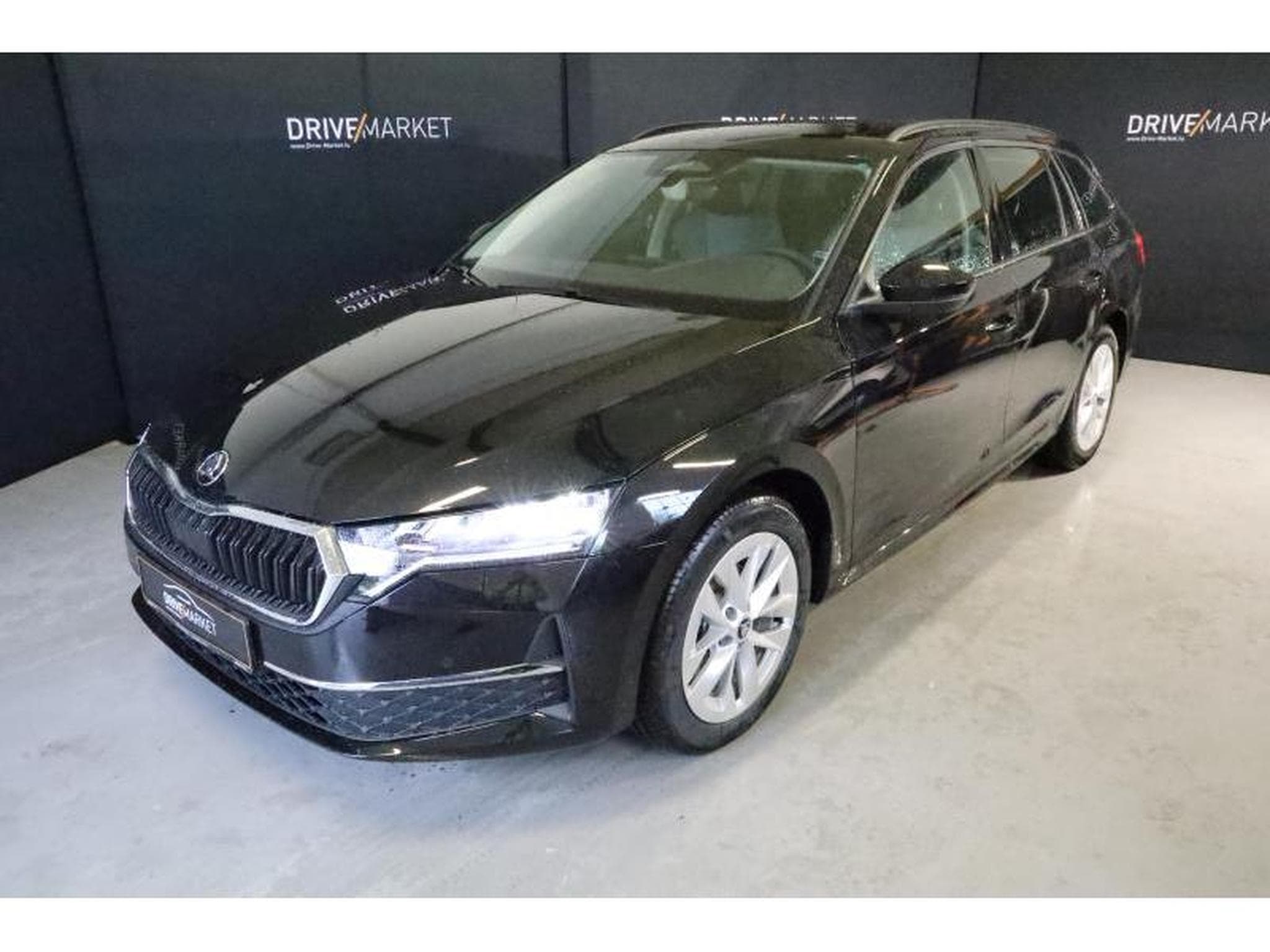 Skoda Octavia Selection (2025) - Photo 11