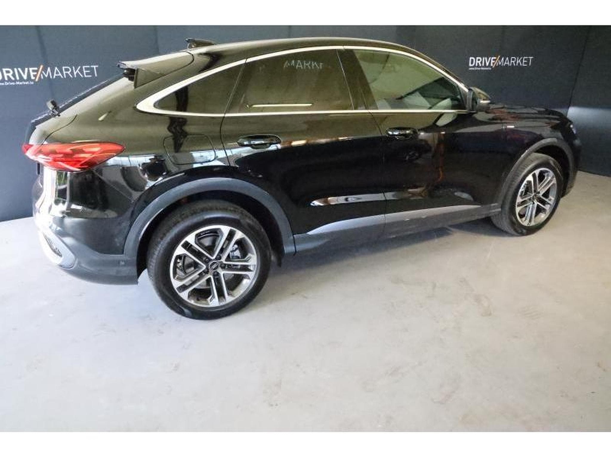 Audi Q5 Sportback S-Line (2025) - Photo 17