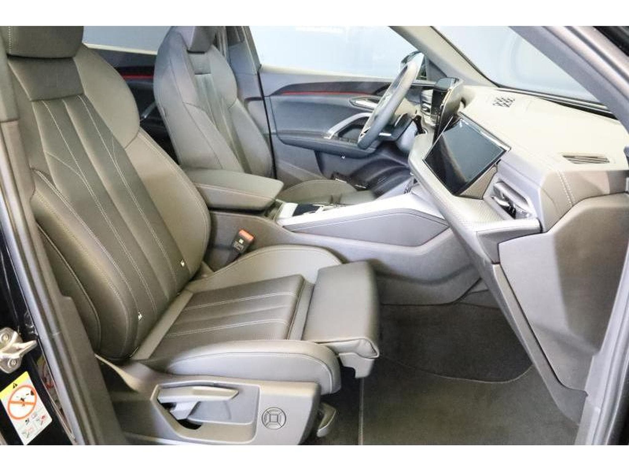 Audi Q5 Sportback S-Line (2025) - Photo 9