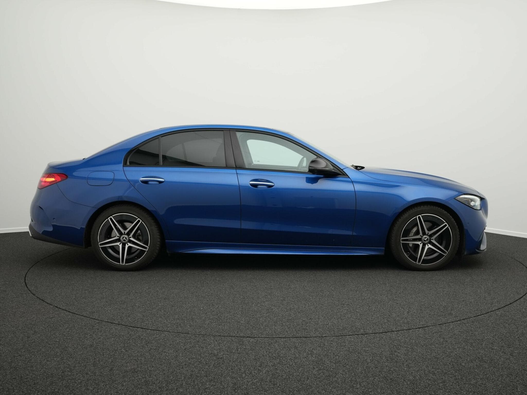 Mercedes C 220 d 4MATIC AMG-Line Premium Plus (2024) - Photo 5