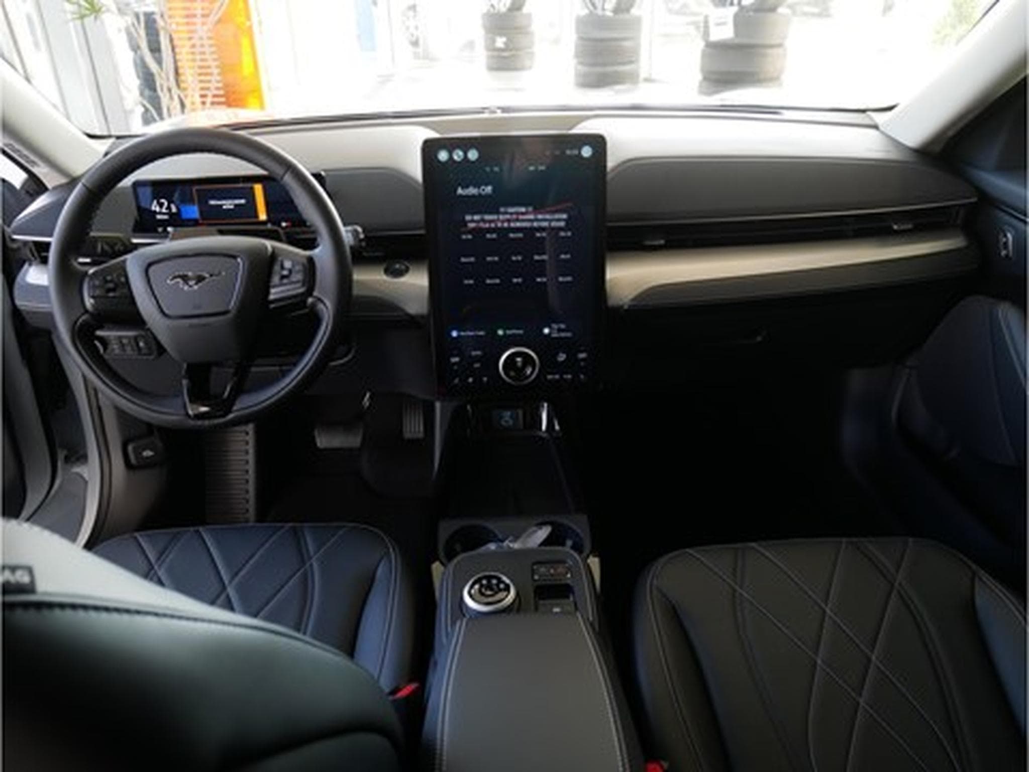 Ford Mustang Mach-E Base 72kWh Standard Range LFP 269ch/198kW - A1 (2025) - Photo 4