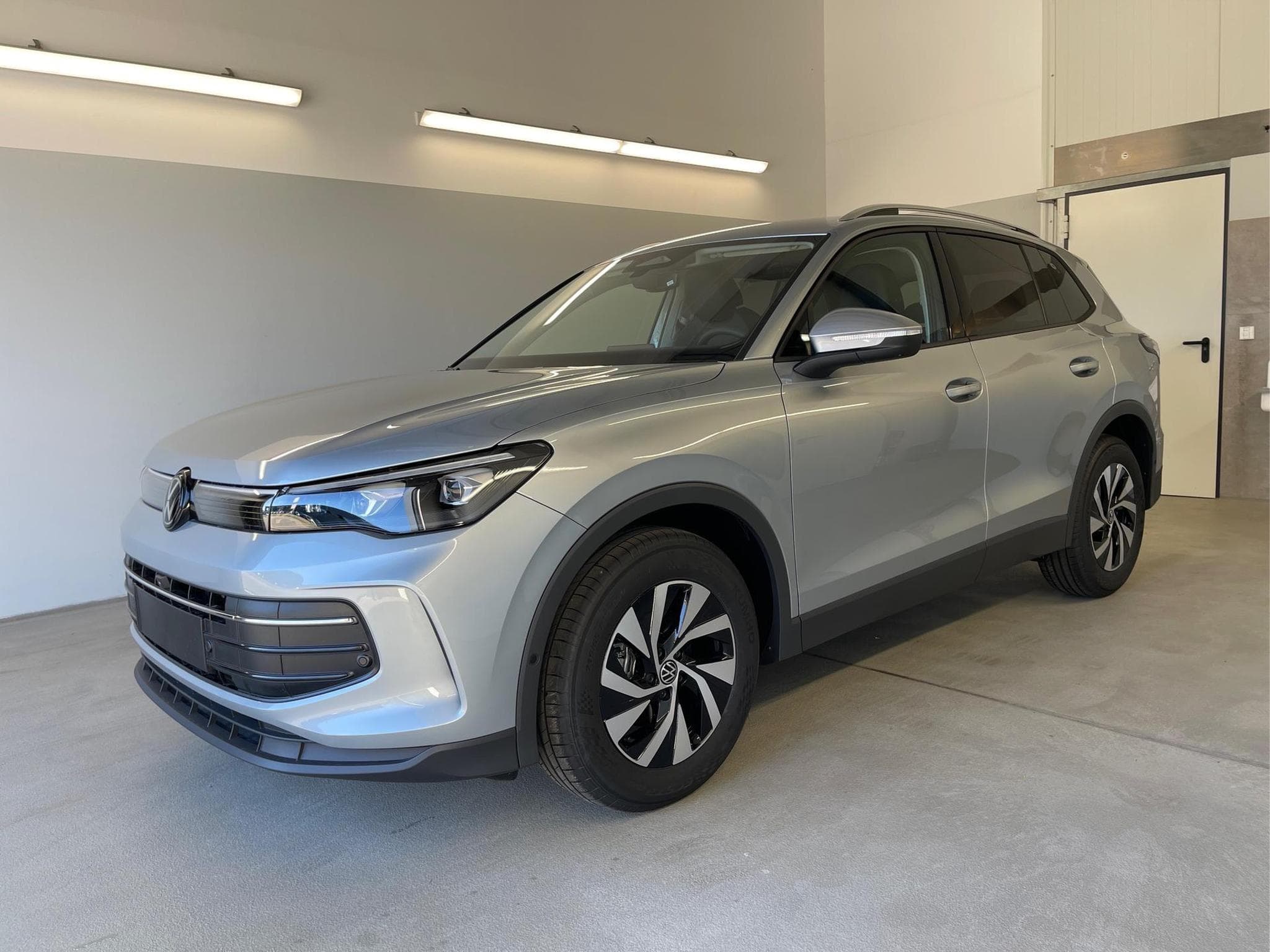 VW Tiguan LIFE (2025) - Photo 1