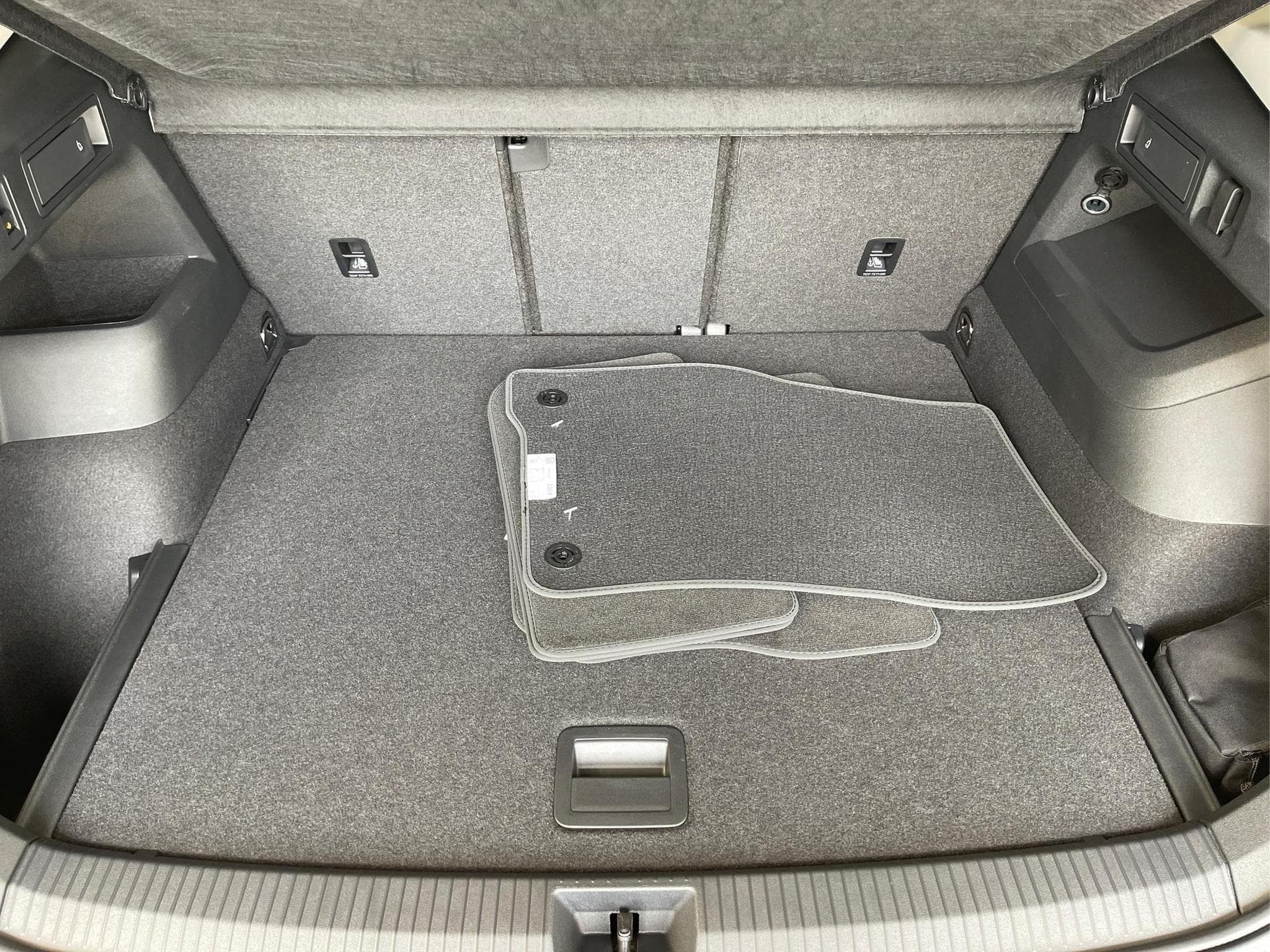 VW Tiguan LIFE (2025) - Photo 21