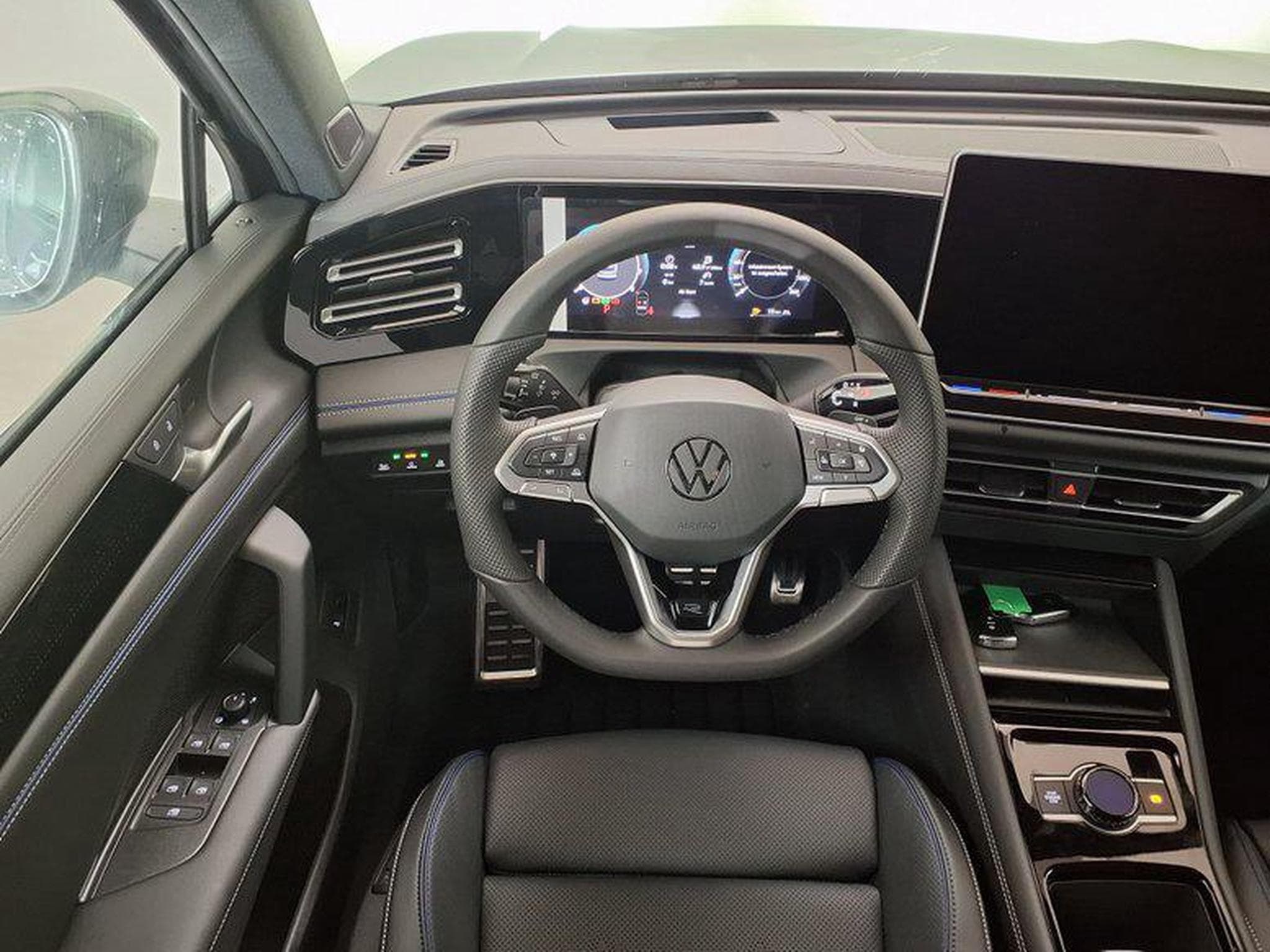 VW Tiguan R-Line 2.0 TSI 4MOTION 7-Gang-DSG (2025) - Photo 12