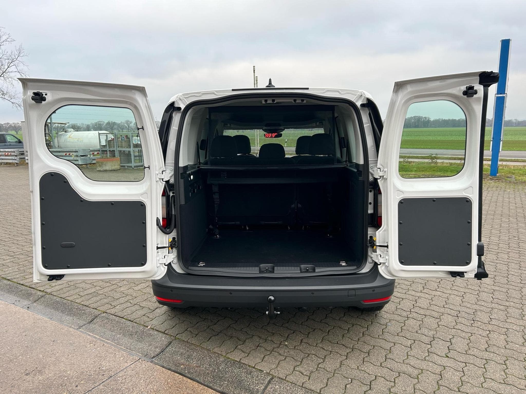 VW Caddy Trendline (2026) - Photo 18