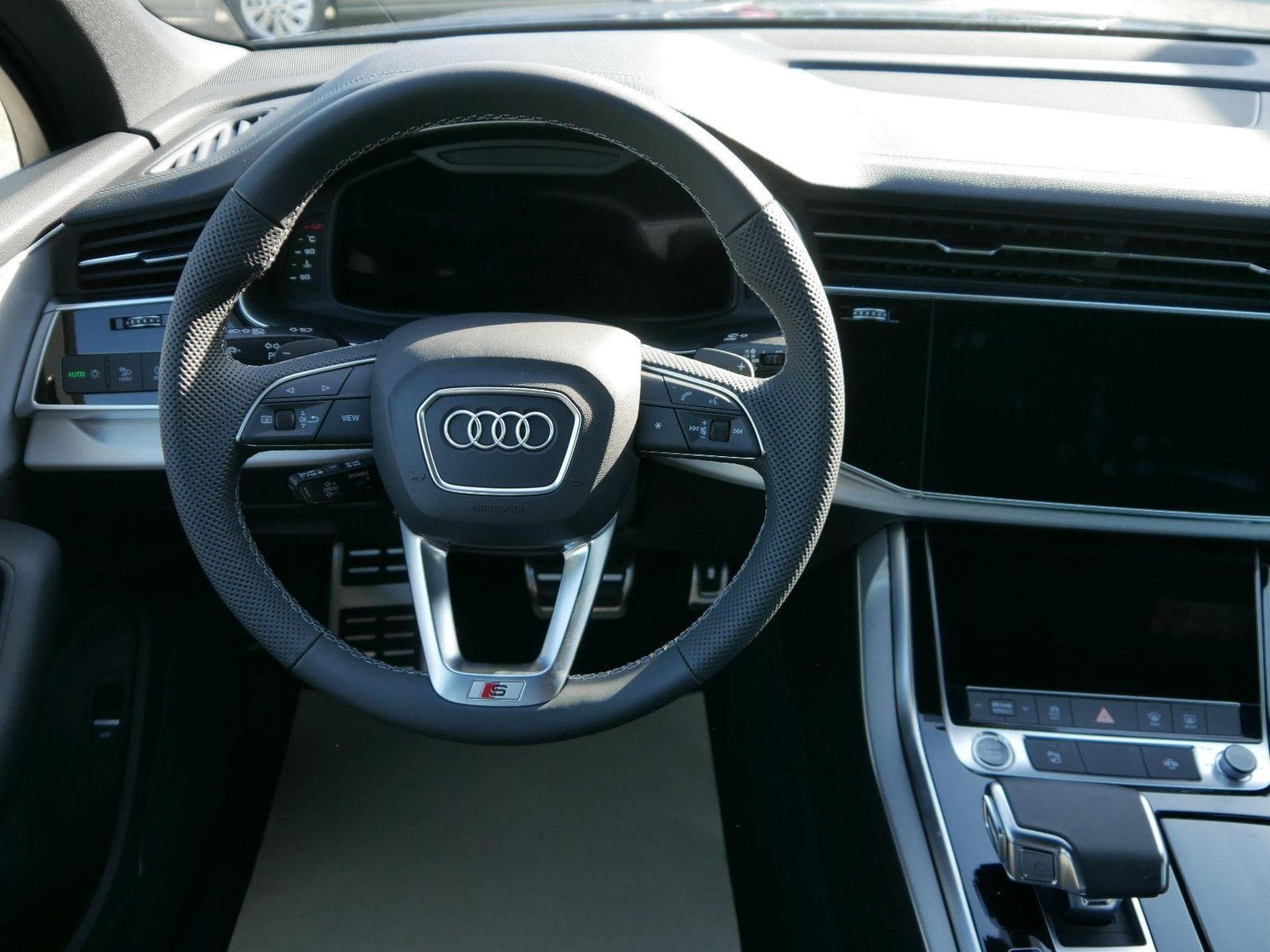 Audi Q7 S line (2025) - Photo 12