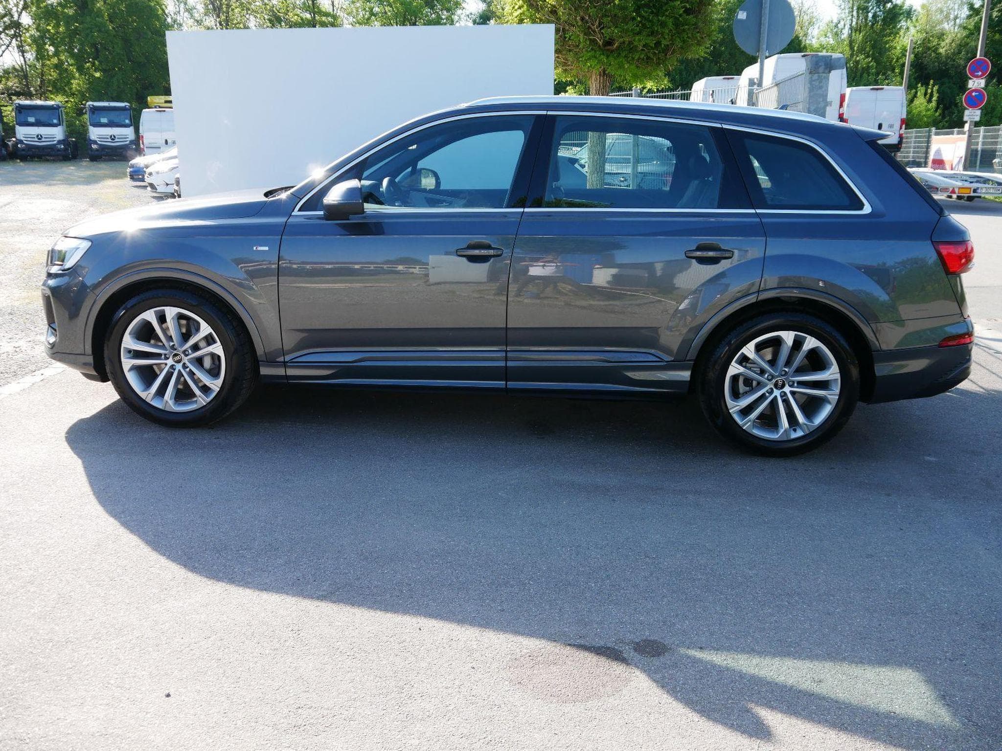 Audi Q7 S line (2025) - Photo 4