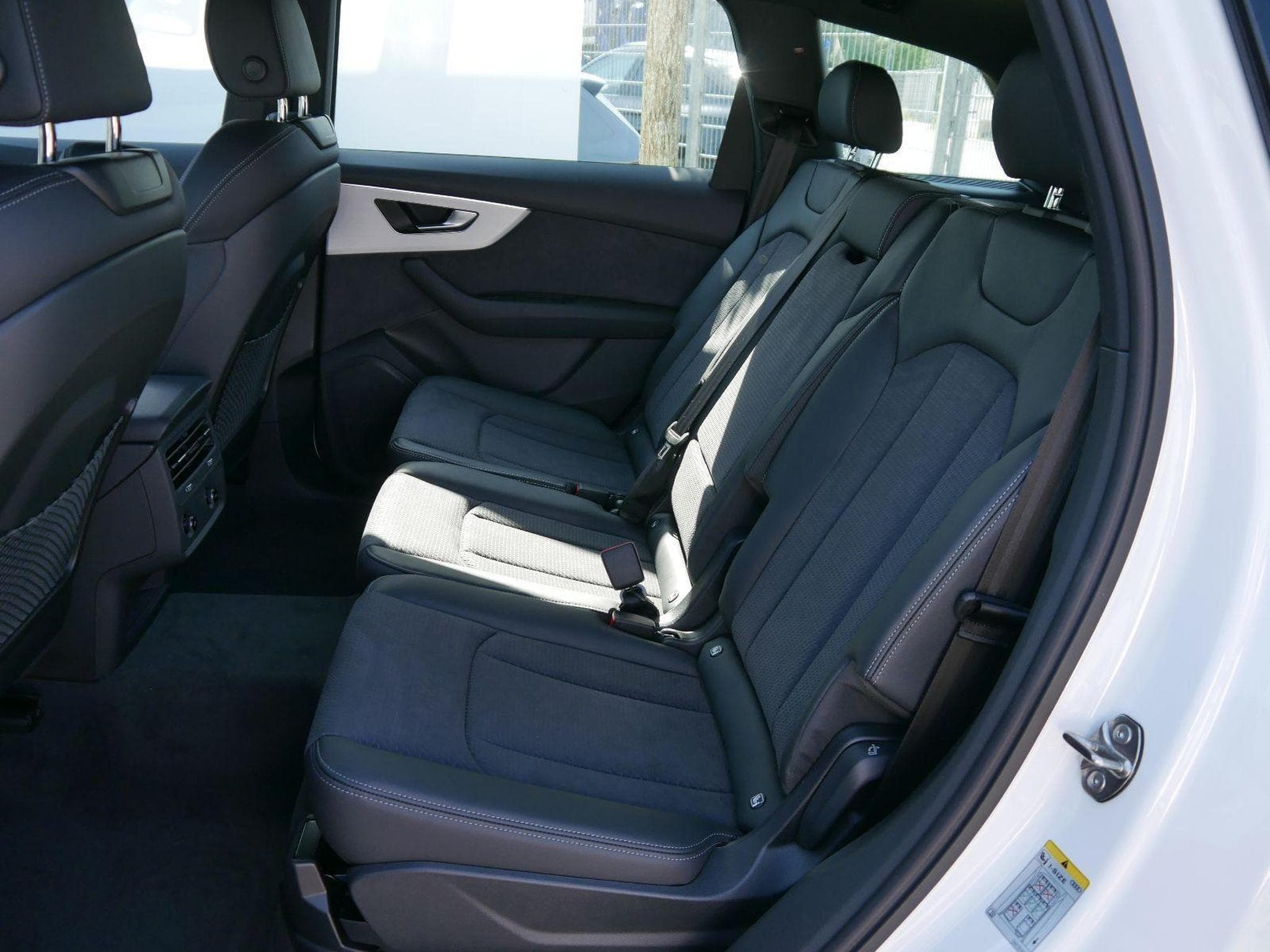 Audi Q7 S line (2025) - Photo 8