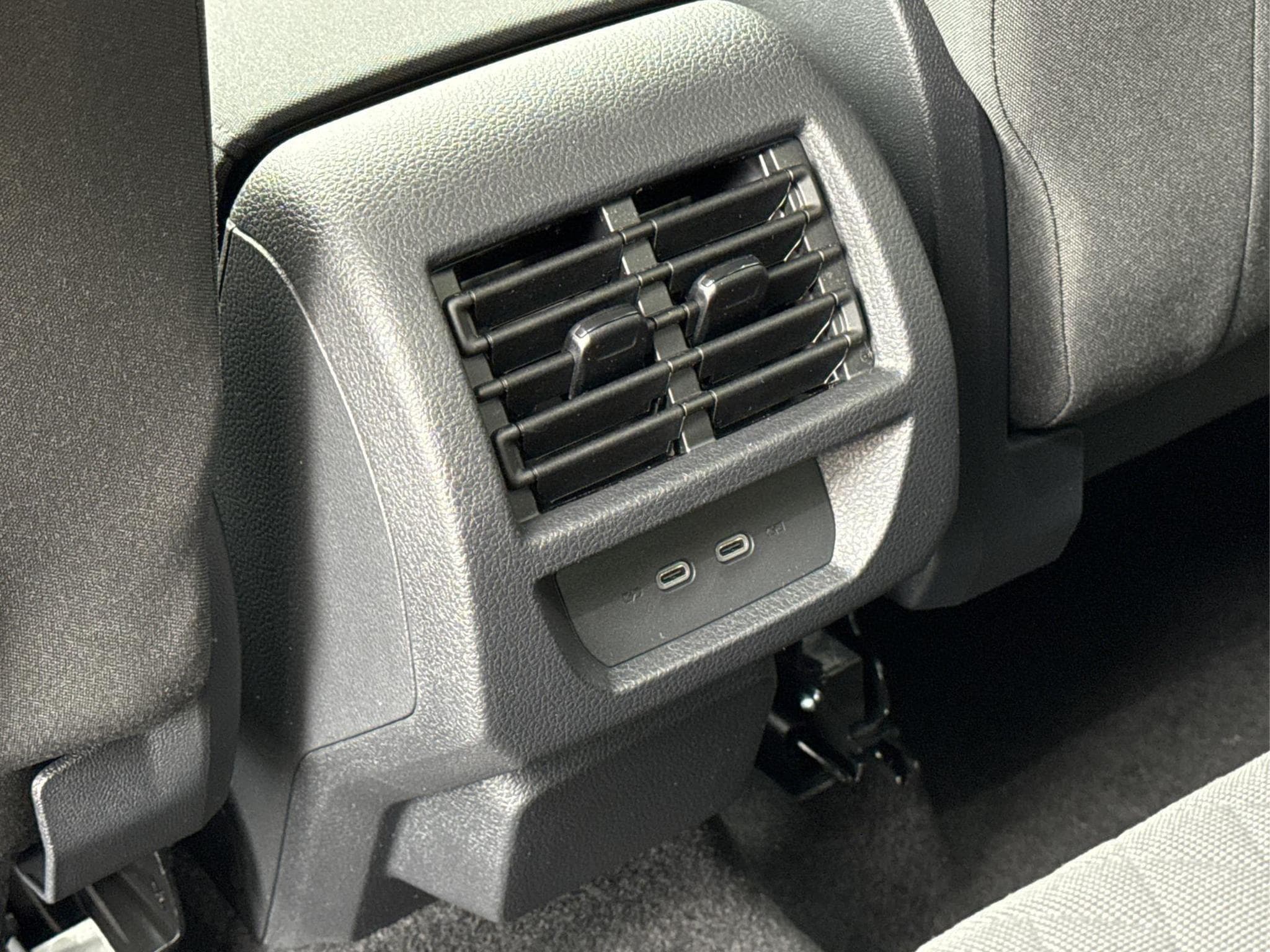 VW Caddy LIFE (2025) - Photo 15