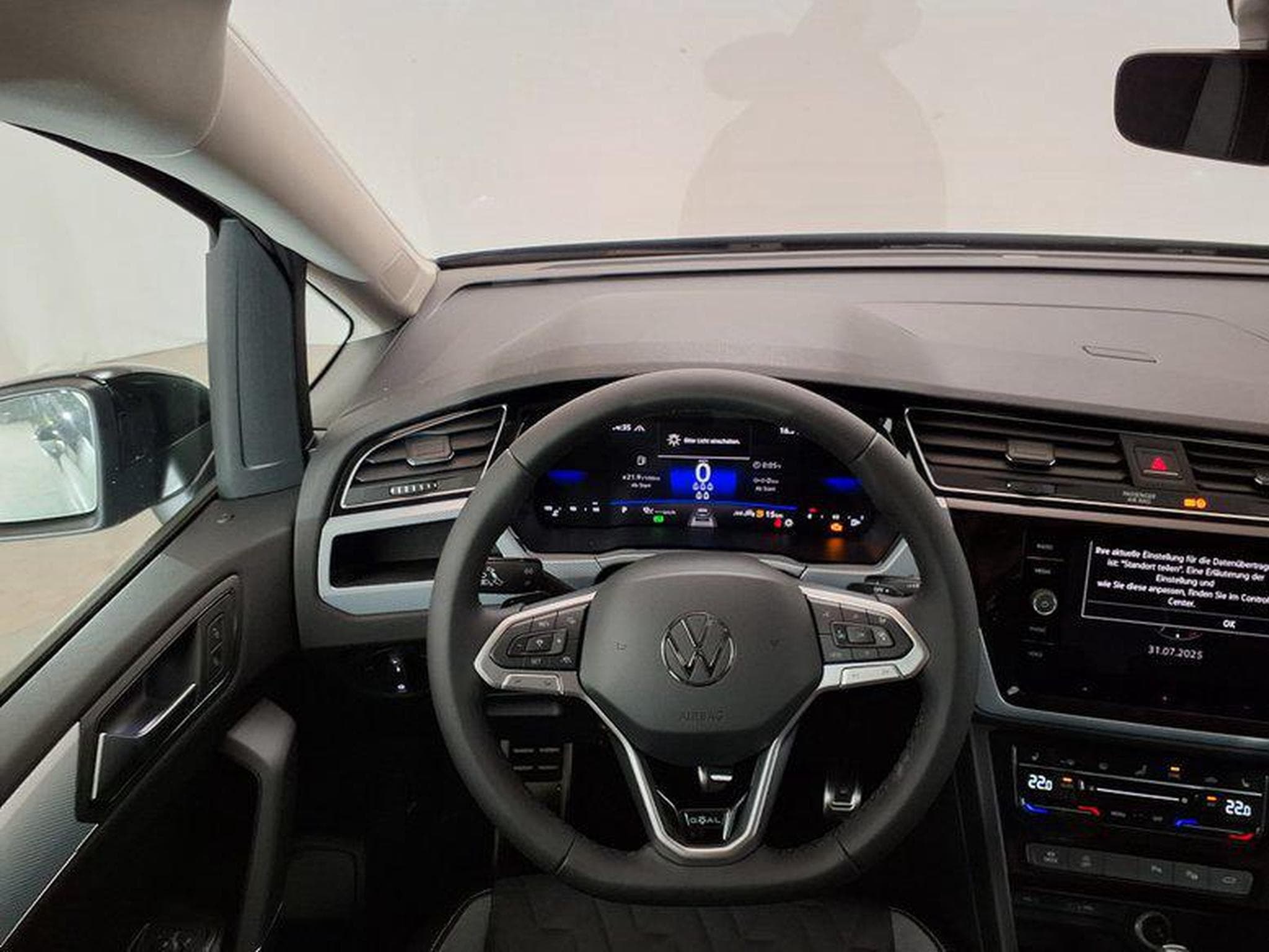 VW Touran Life Plus 1.5 TSI 7-Gang DSG (2025) - Photo 12