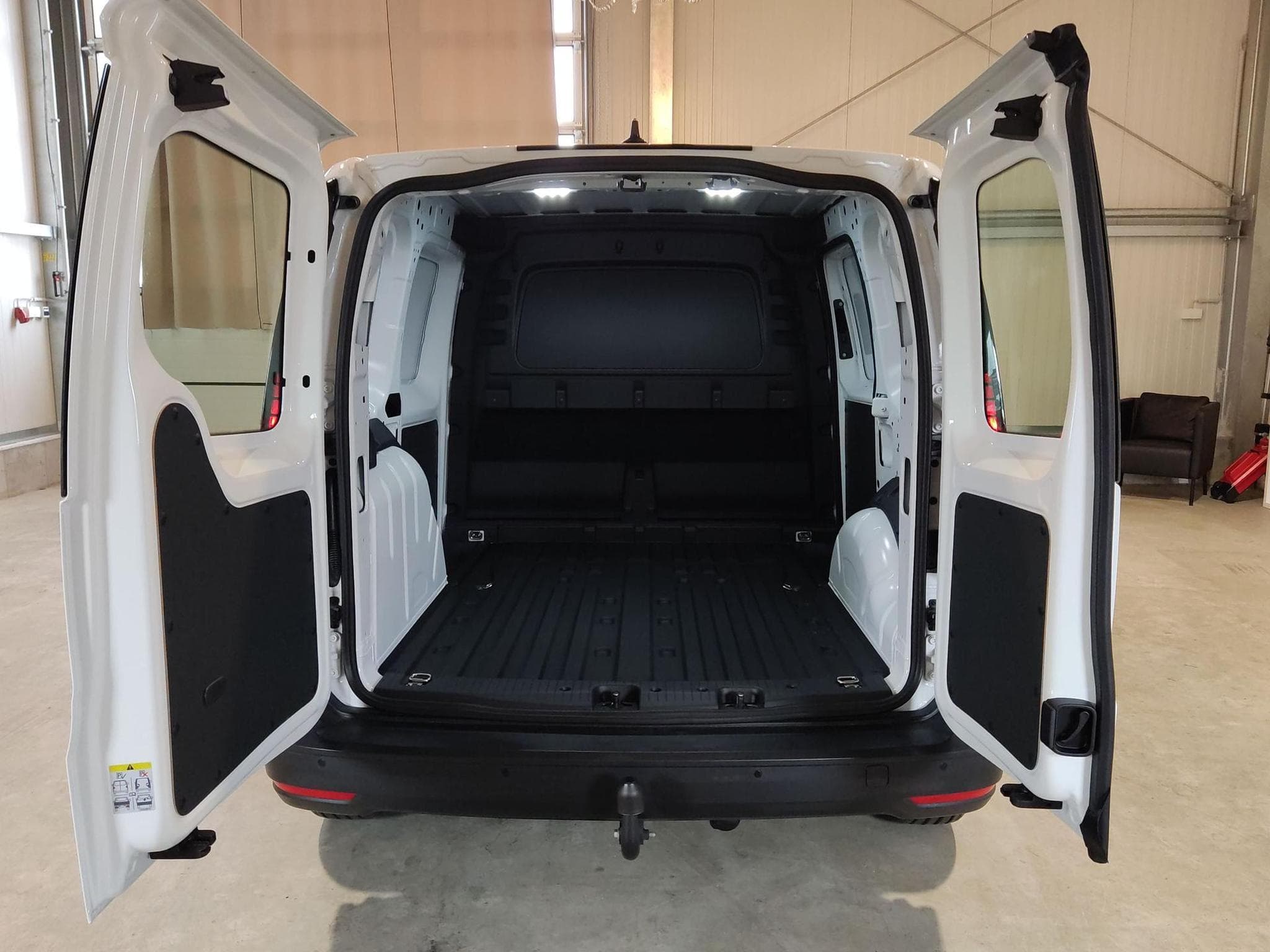 VW Caddy 2.0 TDI 102PS (2022) - Photo 12