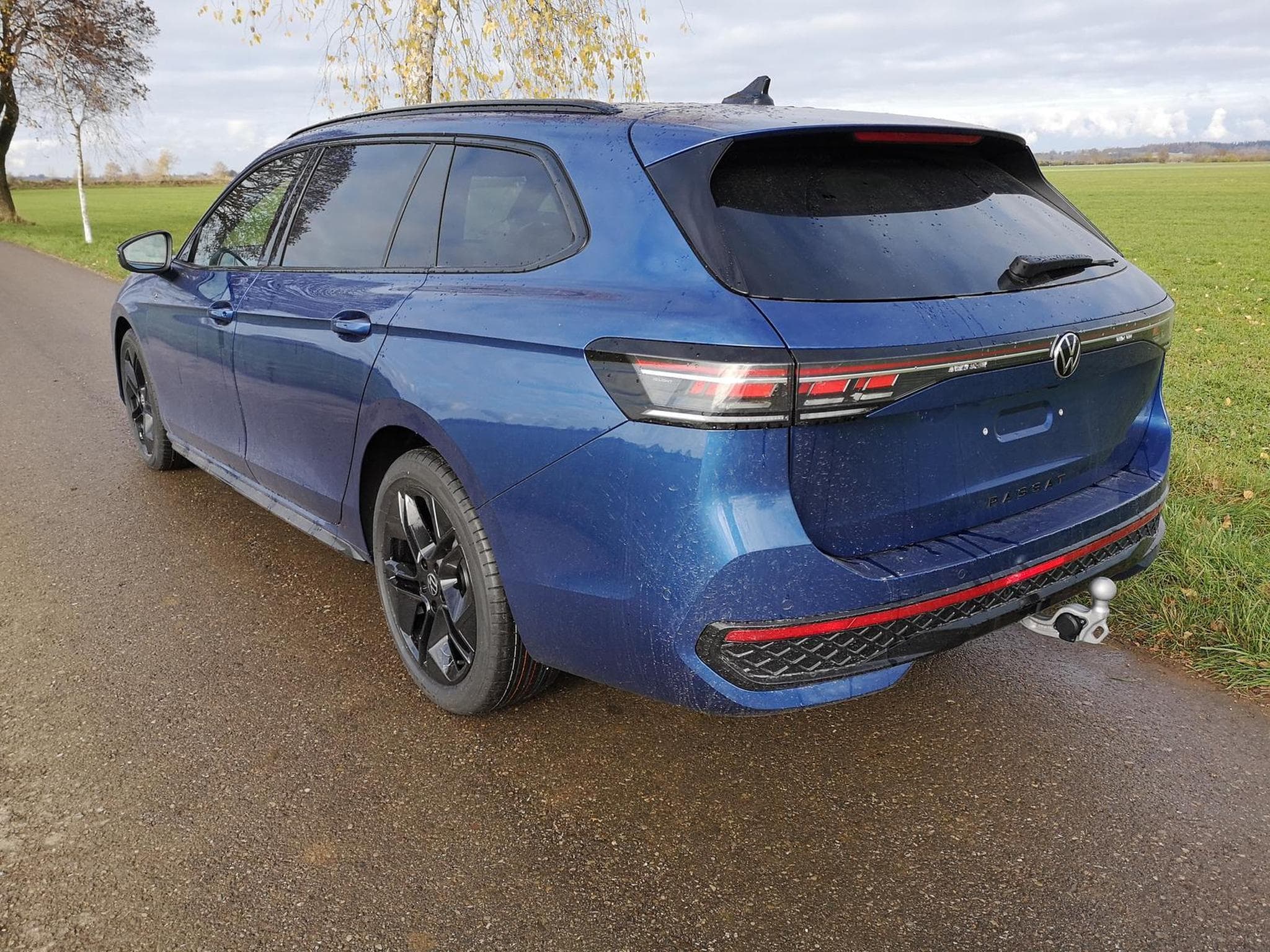 VW Passat Variant 2.0 TDI 142 kW 4Motion R-Line (2026) - Photo 3